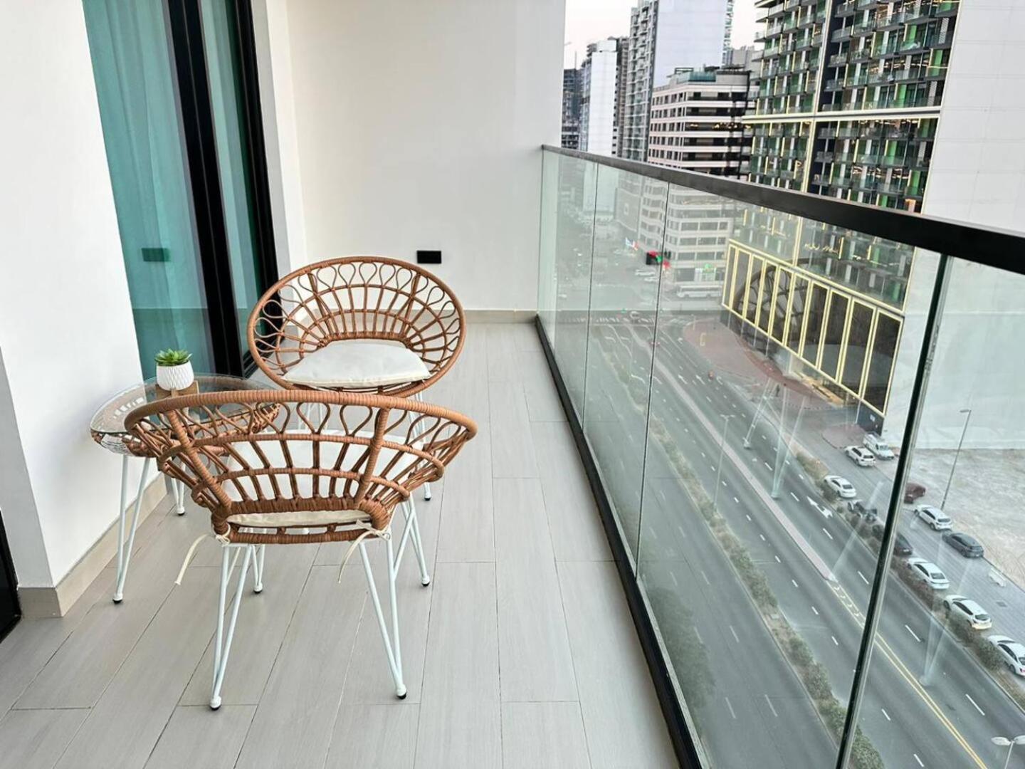 Deluxe 1 Bedroom Fully Furnished In Jvc