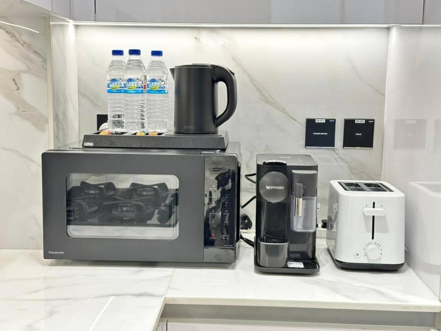 Deluxe 1 Bedroom Fully Furnished In Jvc *