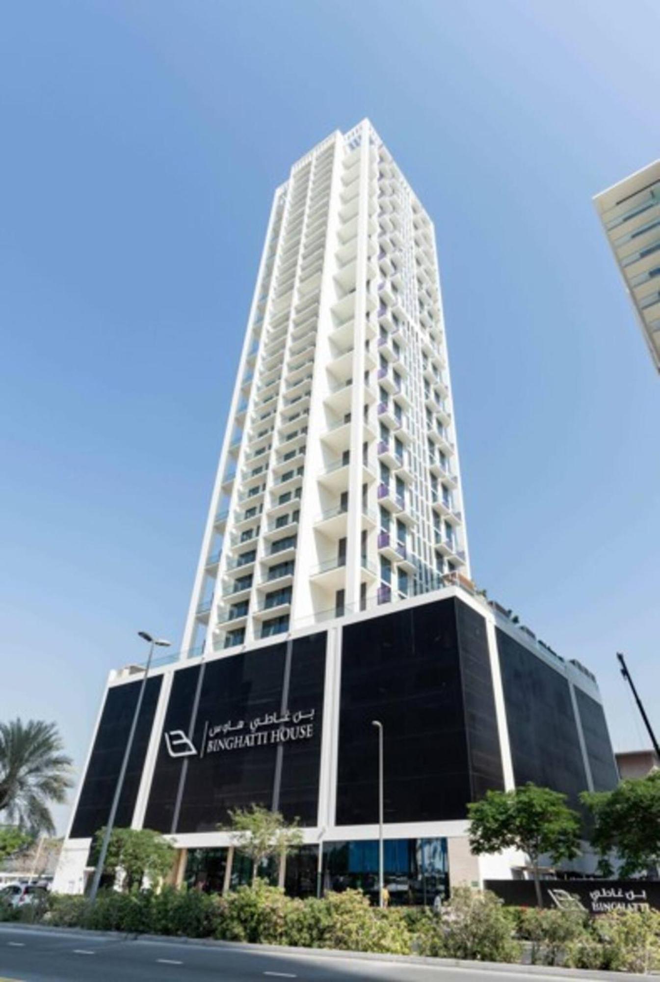 Deluxe 1 Bedroom Fully Furnished In Jvc Apartment *