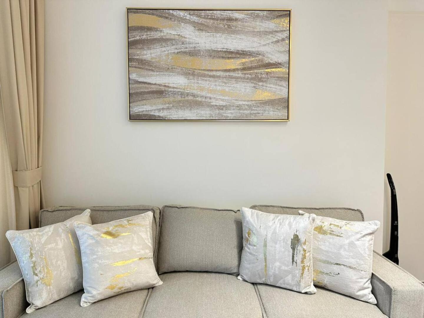 Deluxe 1 Bedroom Fully Furnished In Jvc *