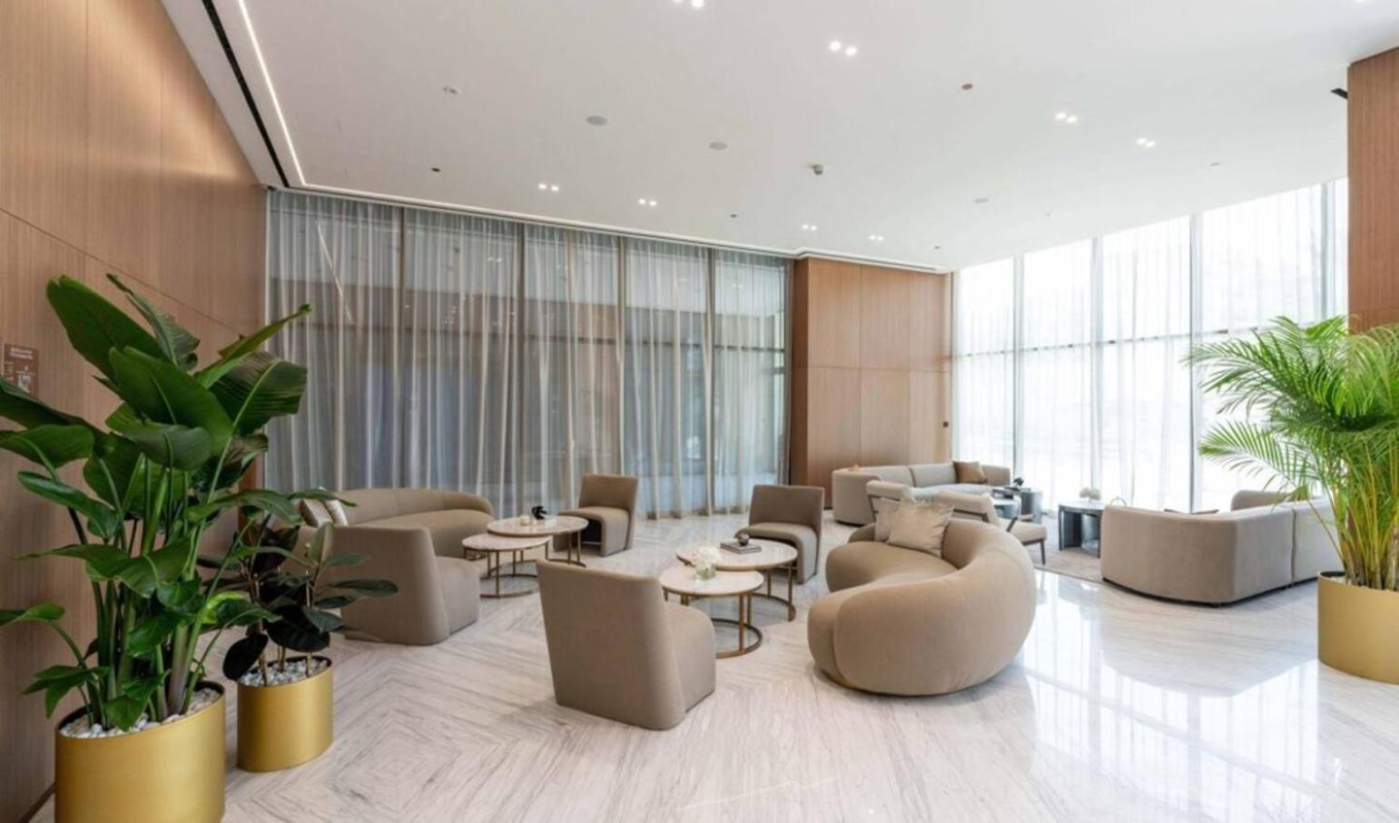 Deluxe 1 Bedroom Fully Furnished In Jvc Apartment *