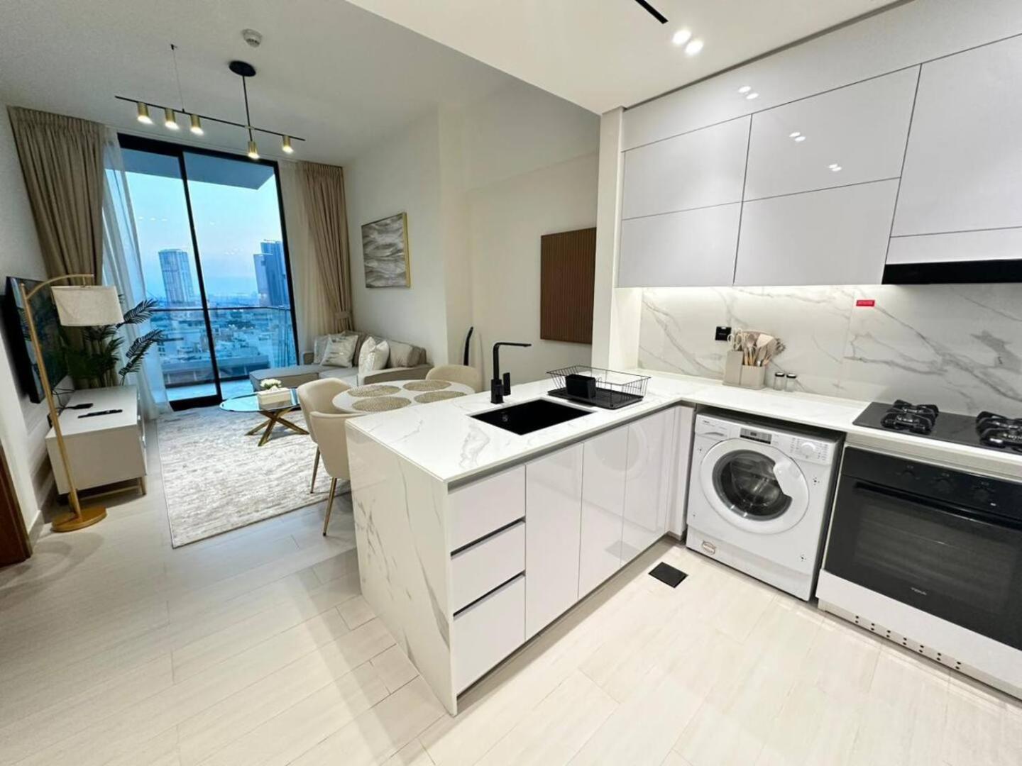 Apartment Deluxe 1 Bedroom Fully Furnished In Jvc
