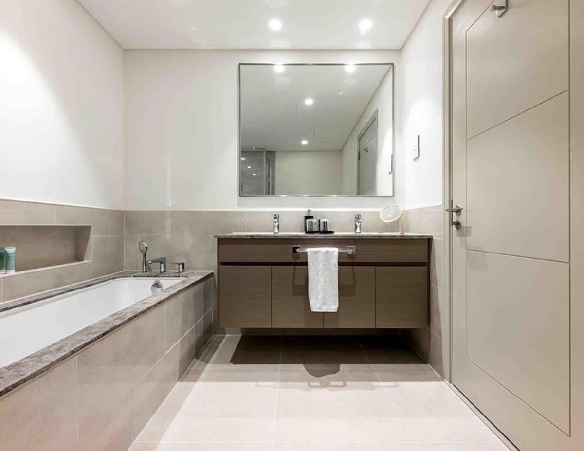 Luxurious 4br, Burj Khalifa & Full Fountain View, Downtown Dubai