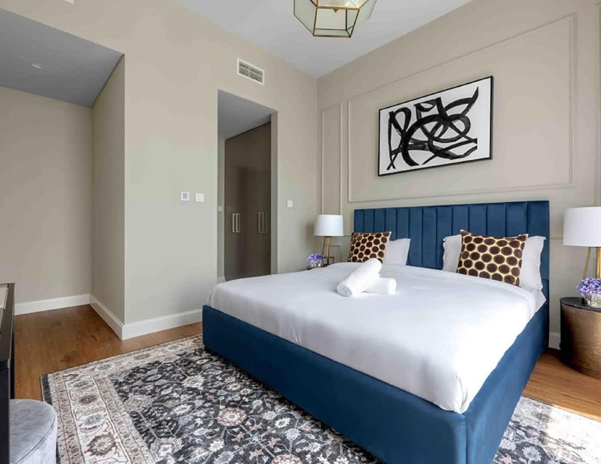 Luxurious 4br, Burj Khalifa & Full Fountain View, Downtown Apartment