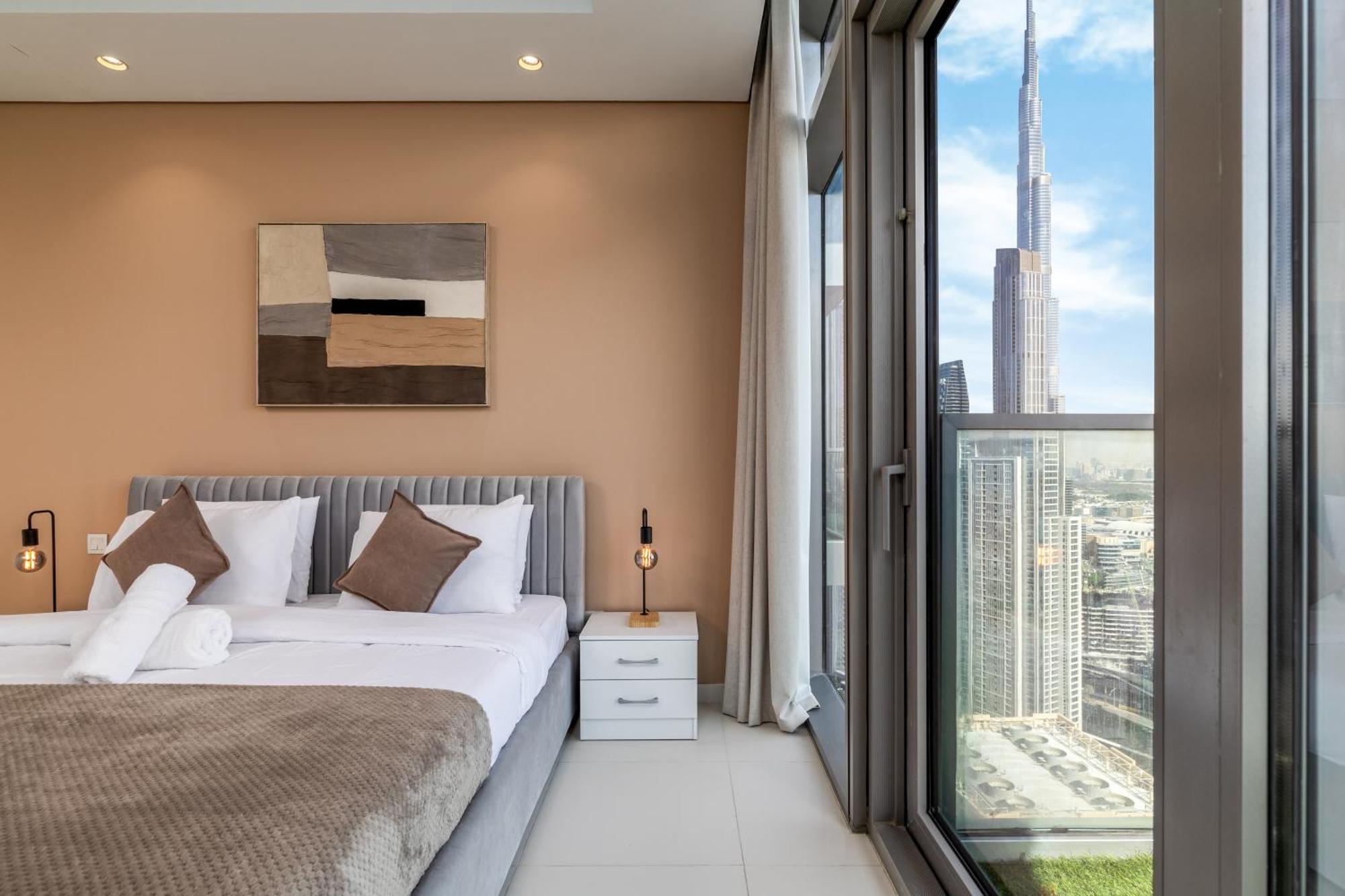 Downtown Skyline & Burj Khalifa Views Apartment *