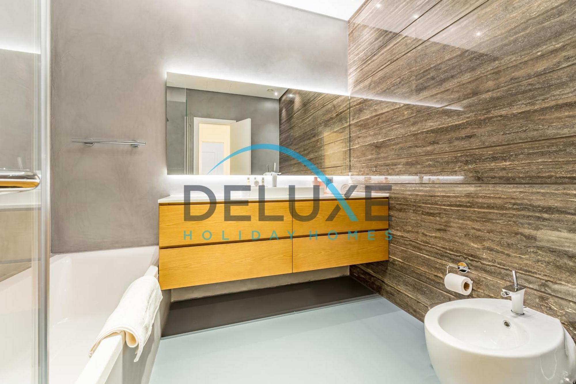 Apartment Elegant 6br Beachfront With Rooftop And Own Pool By Deluxe Homes