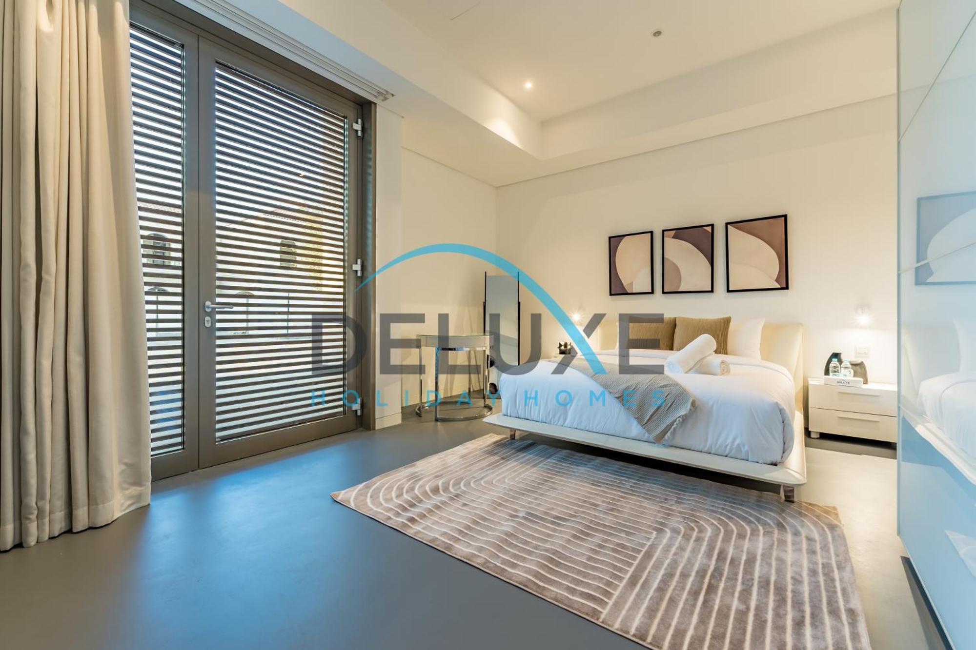Elegant 6br Beachfront With Rooftop And Own Pool By Deluxe Homes