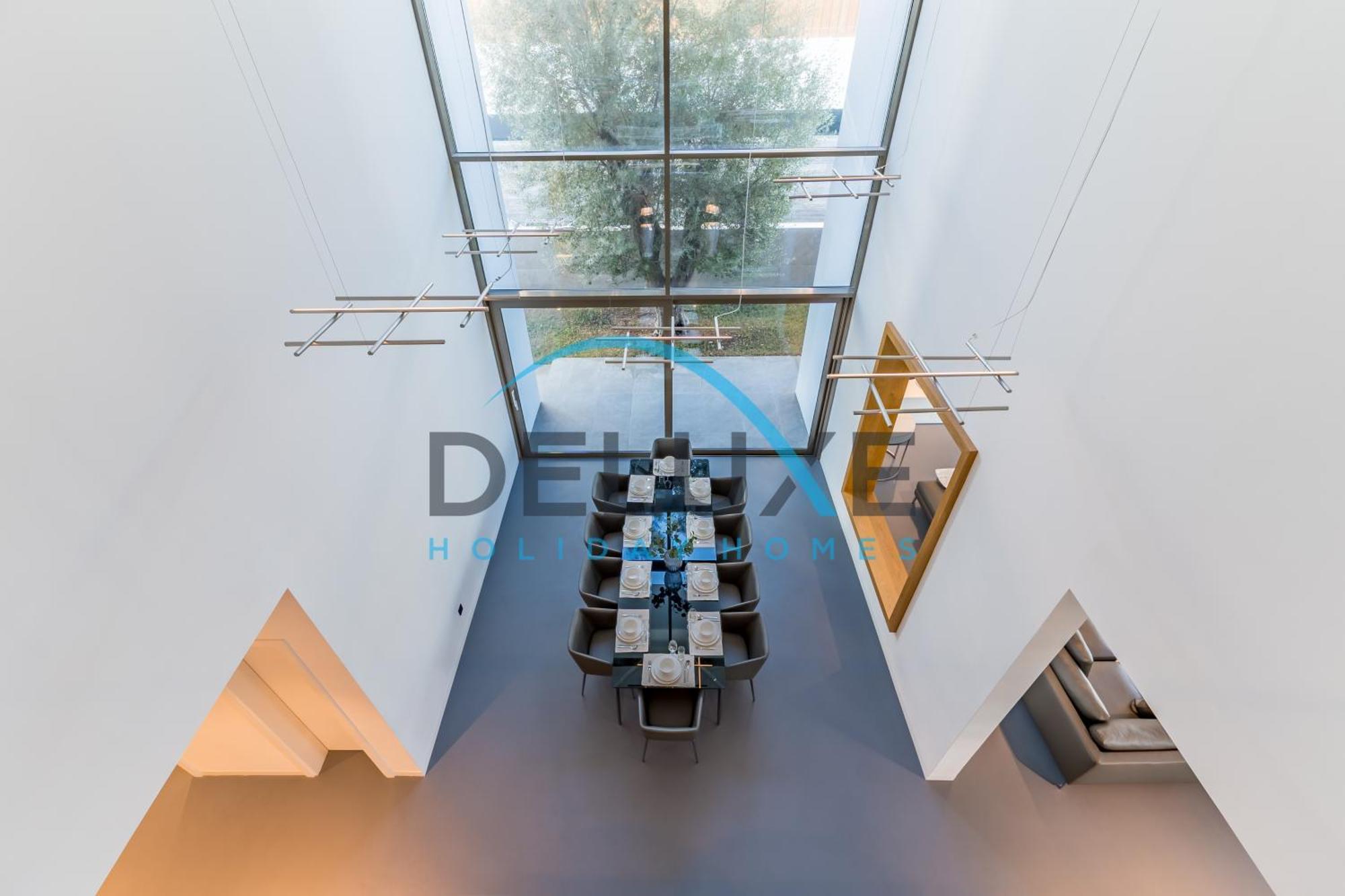 Elegant 6br Beachfront With Rooftop And Own Pool By Deluxe Homes