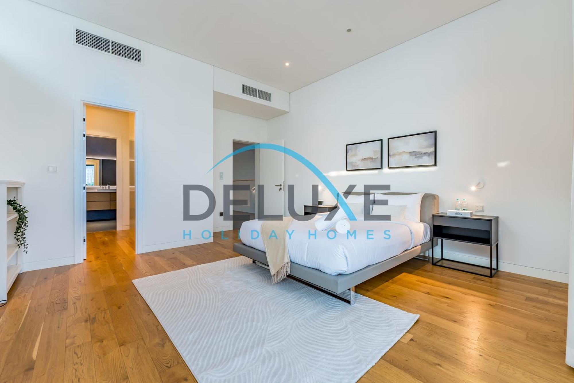 Elegant 6br Beachfront With Rooftop And Own Pool By Deluxe Homes Dubai
