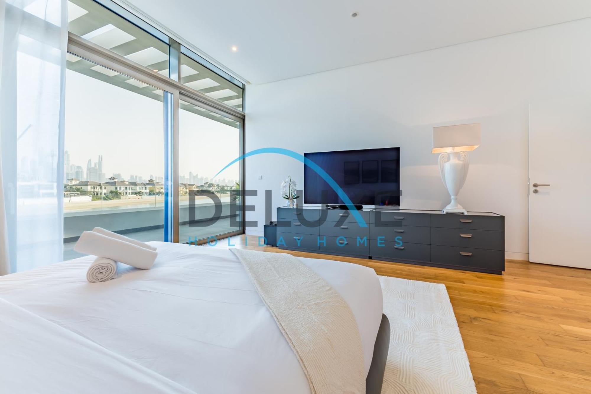 Elegant 6br Beachfront With Rooftop And Own Pool By Deluxe Homes