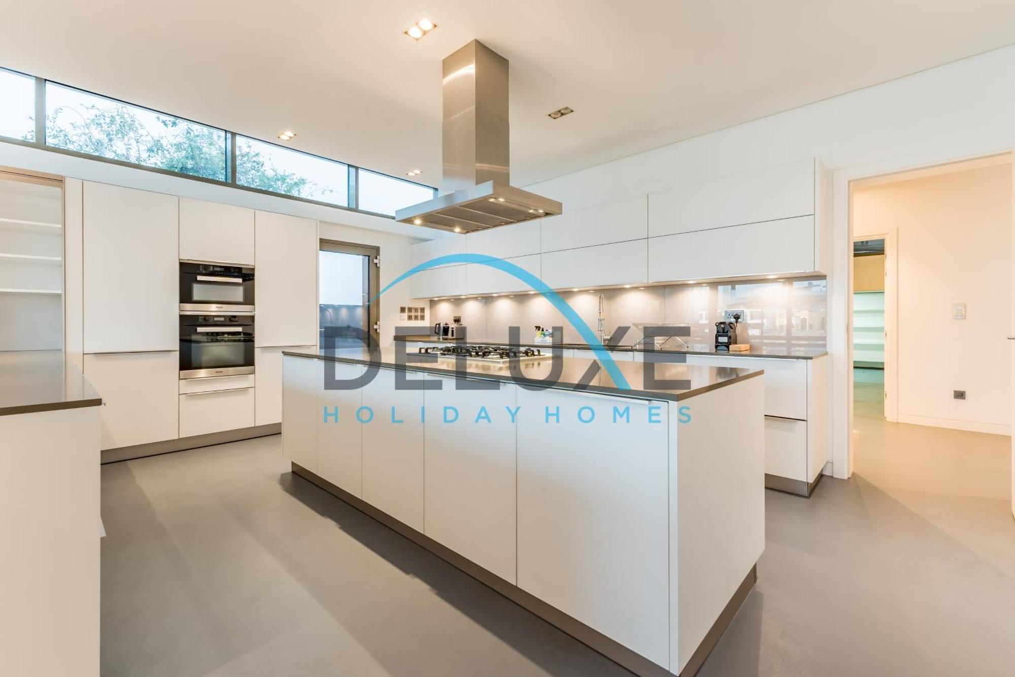Elegant 6br Beachfront With Rooftop And Own Pool By Deluxe Homes Apartment