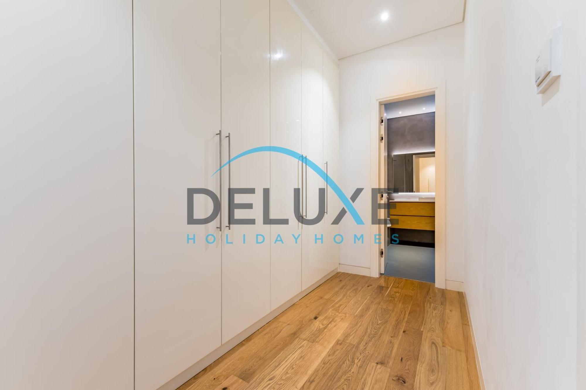 Elegant 6br Beachfront With Rooftop And Own Pool By Deluxe Homes