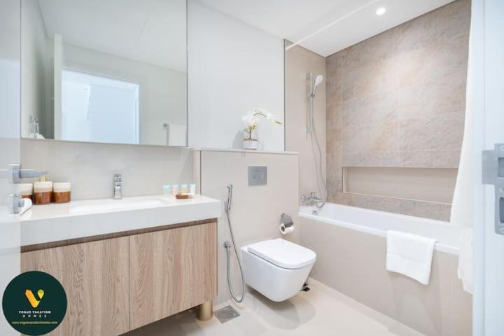Downtown Views Ii - Vogue -tower 1, -1 Bedroom That Sleeps 3 -13th Floor -large Balcony With Views * Dubai