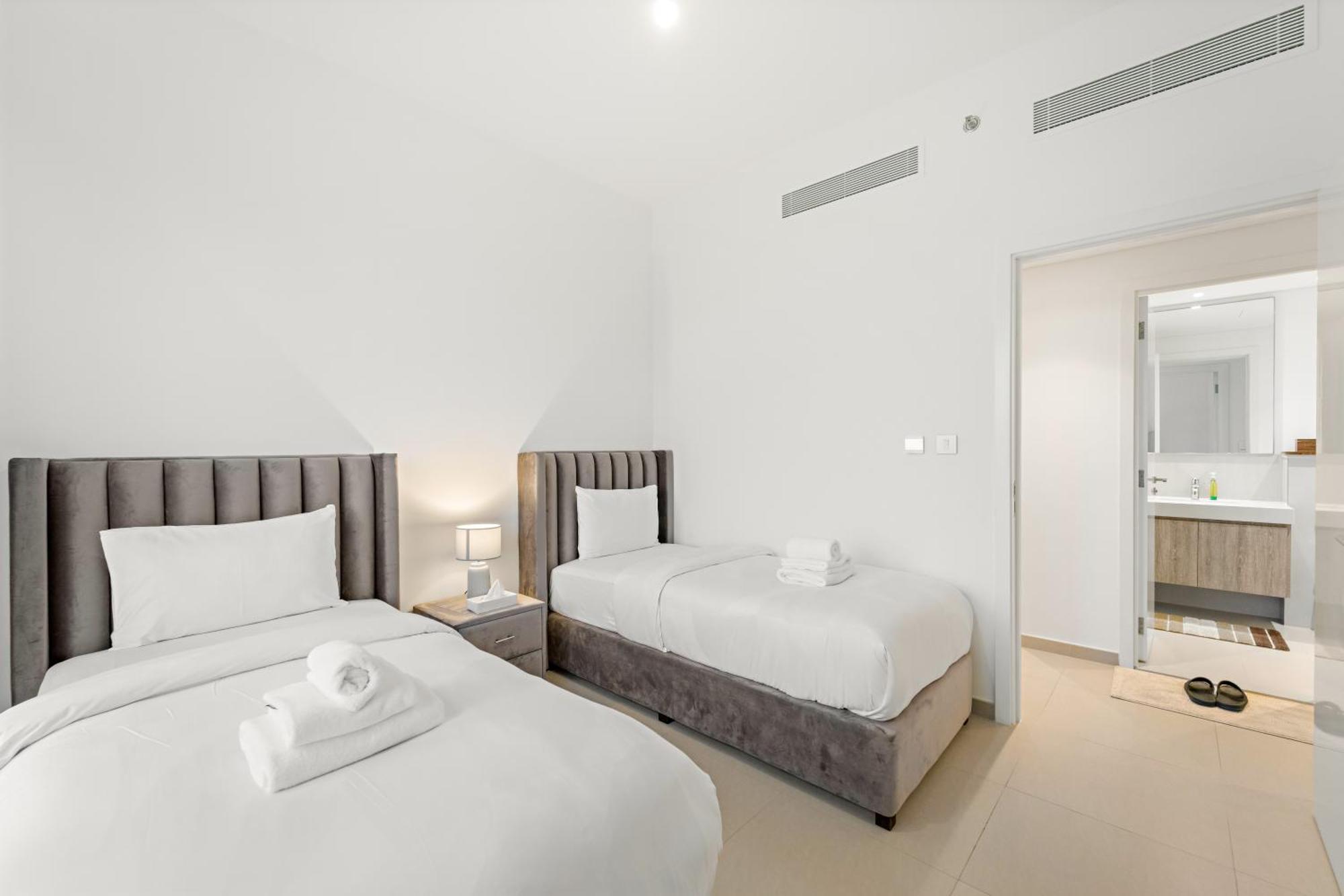 Apartment Elegant 2br In Downtown L Walk To Mall Dubai