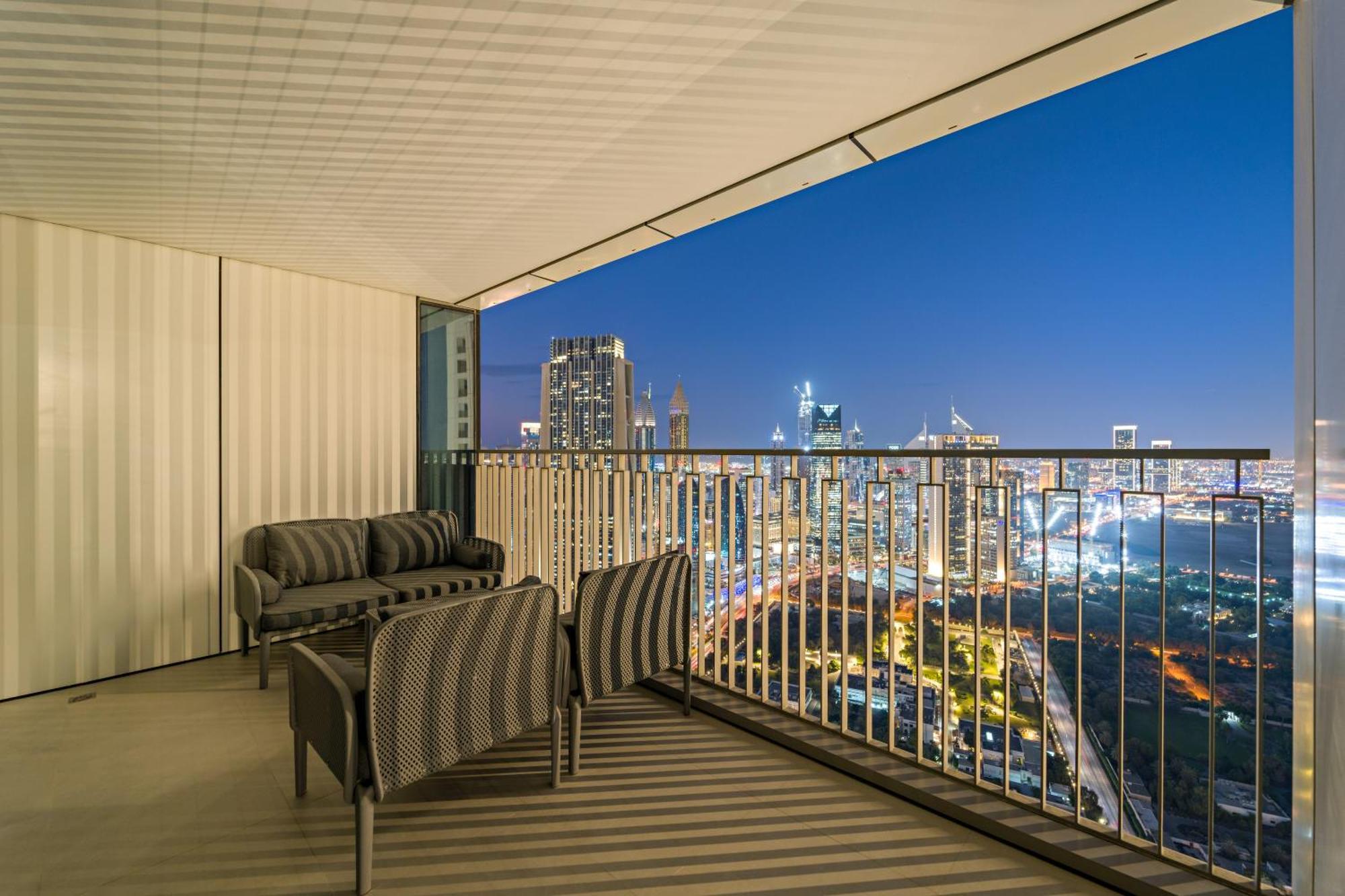 Elegant 2br In Downtown L Walk To Mall * Dubai