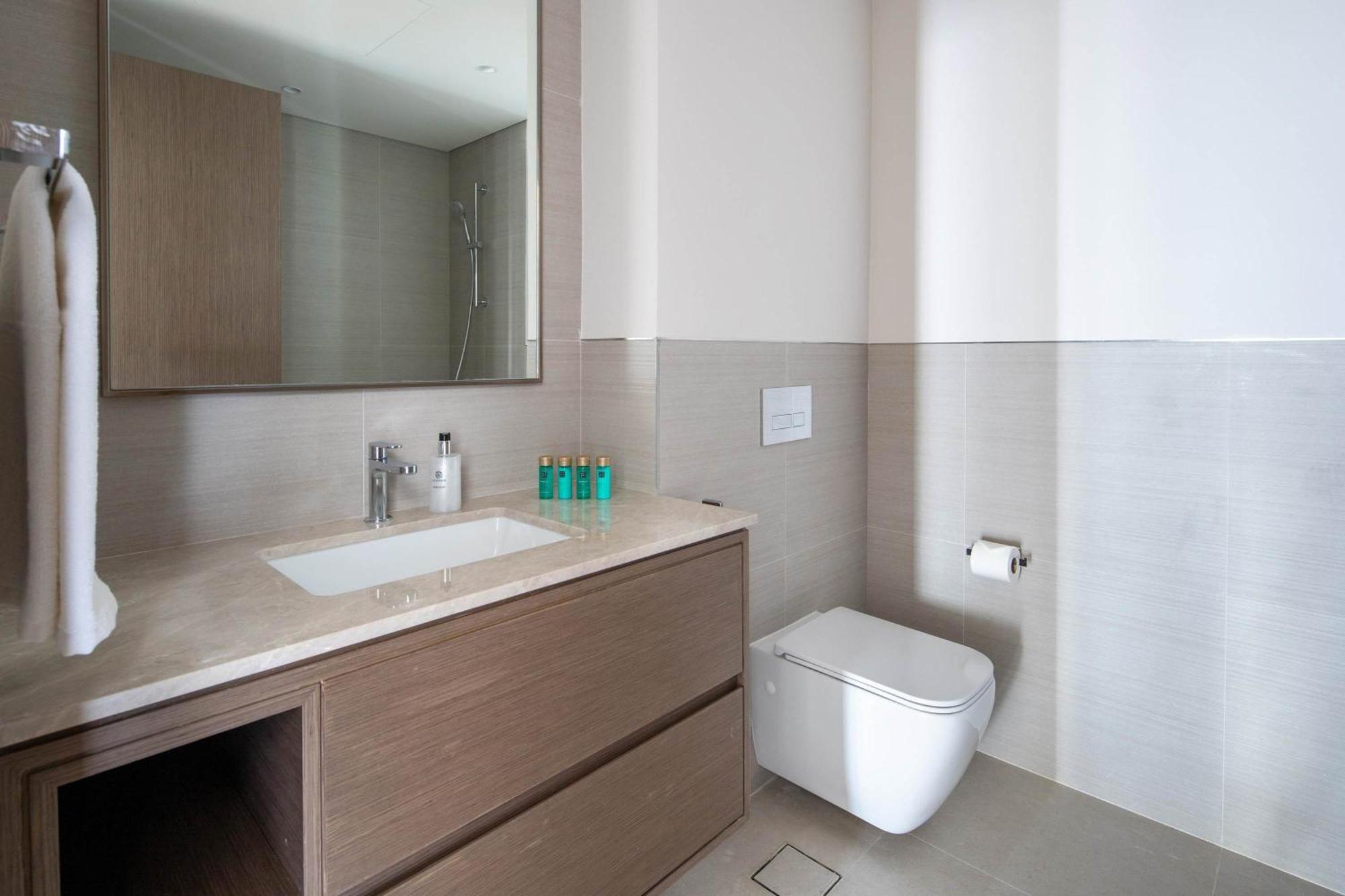 Frank Porter - Grande Signature Residences Apartment *