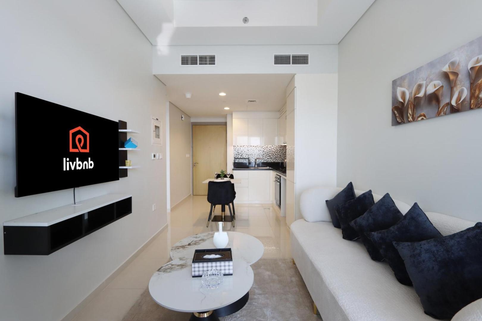 Livbnb-stylish 1b Retreat In The Heart Of Apartment *