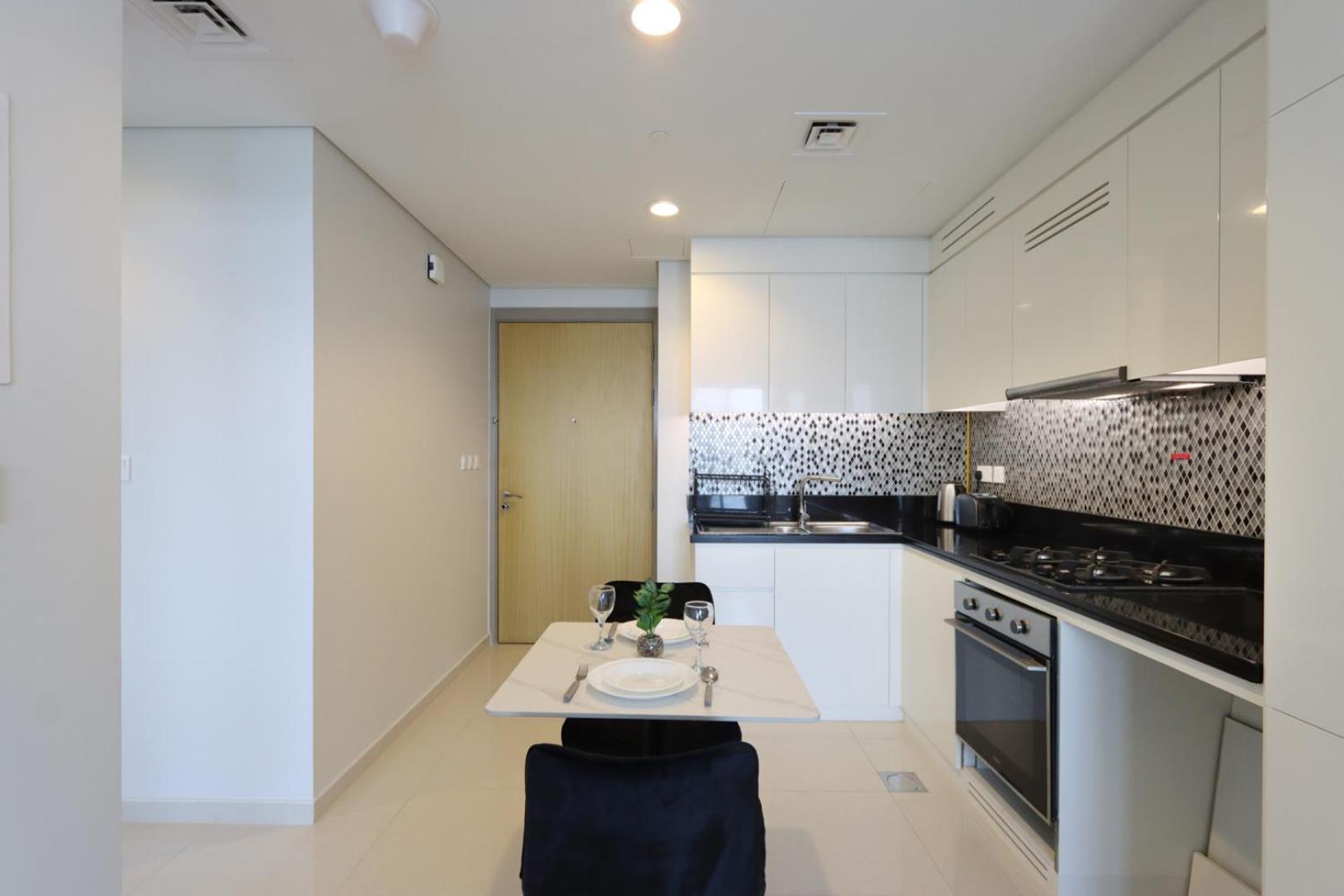 Livbnb-stylish 1b Retreat In The Heart Of Apartment *