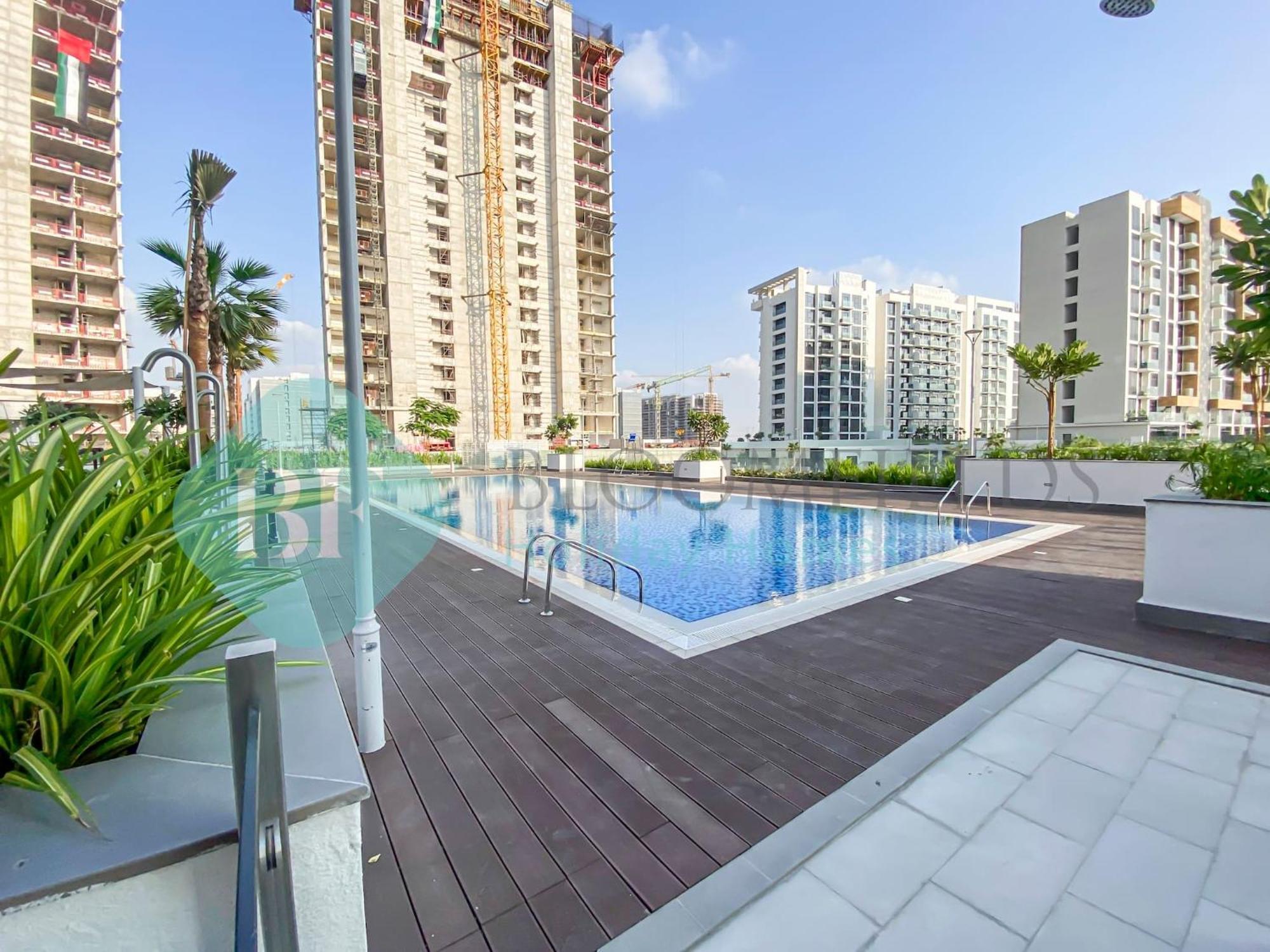 Bloomfields Modern Stu In Azizi Riviera *
