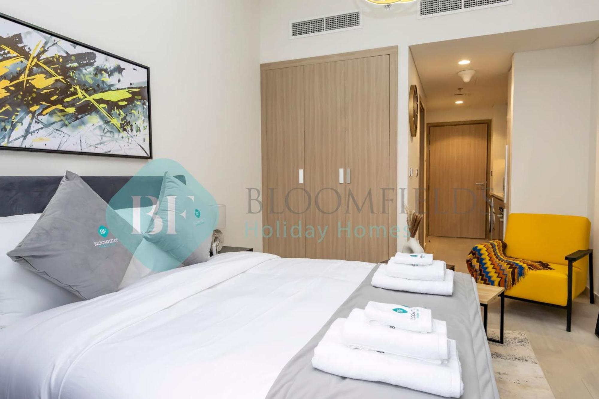 Bloomfields Modern Stu In Azizi Riviera