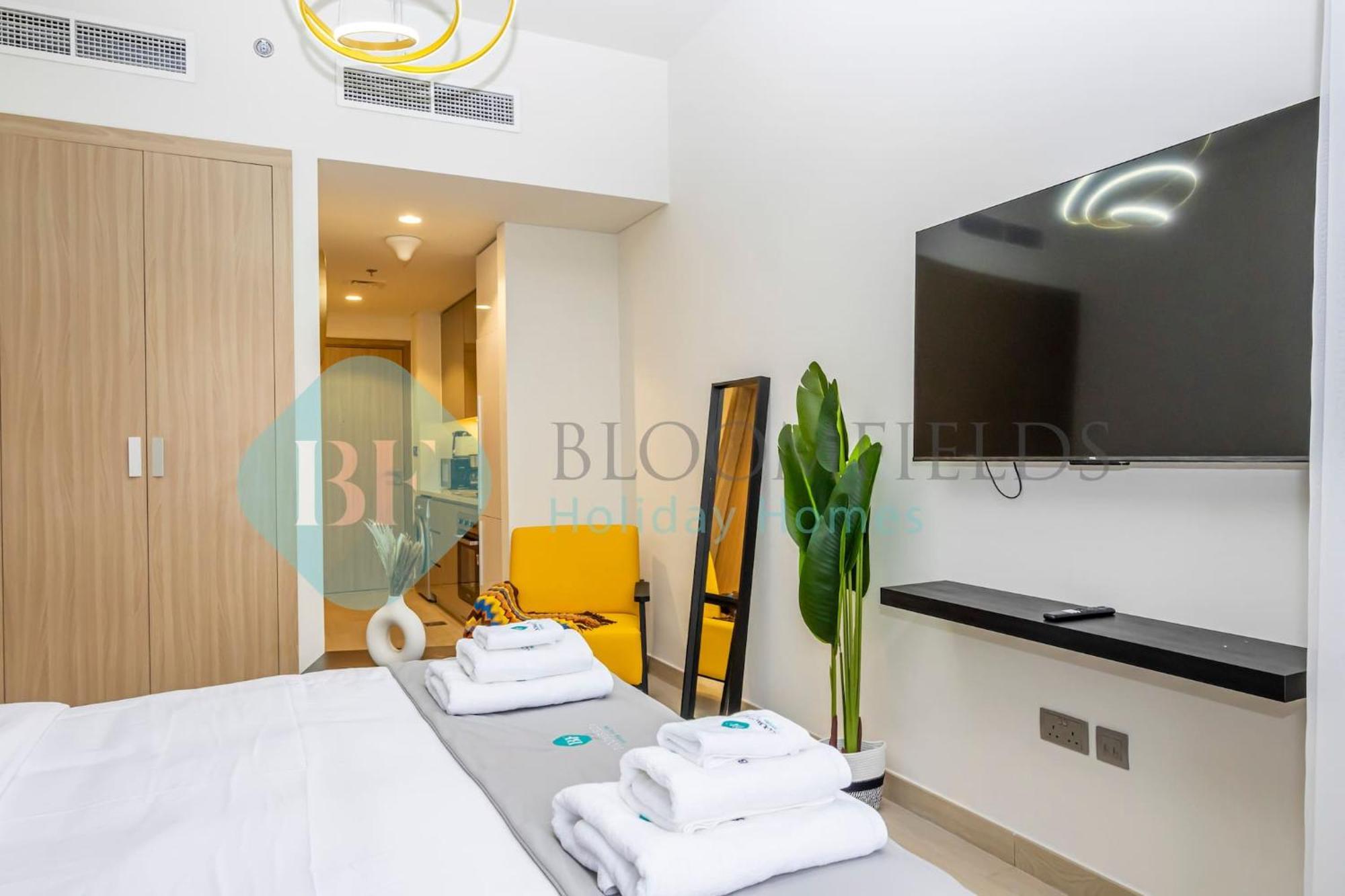 Bloomfields Modern Stu In Azizi Riviera Apartment