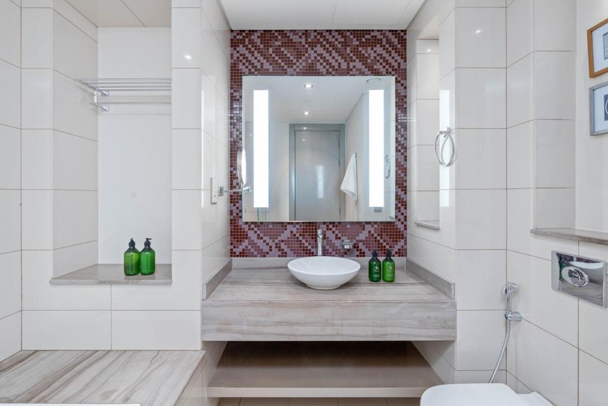 Apartment 1 Bedroom With Burj Khalifa & View From 54th Floor Skyscraper Dubai