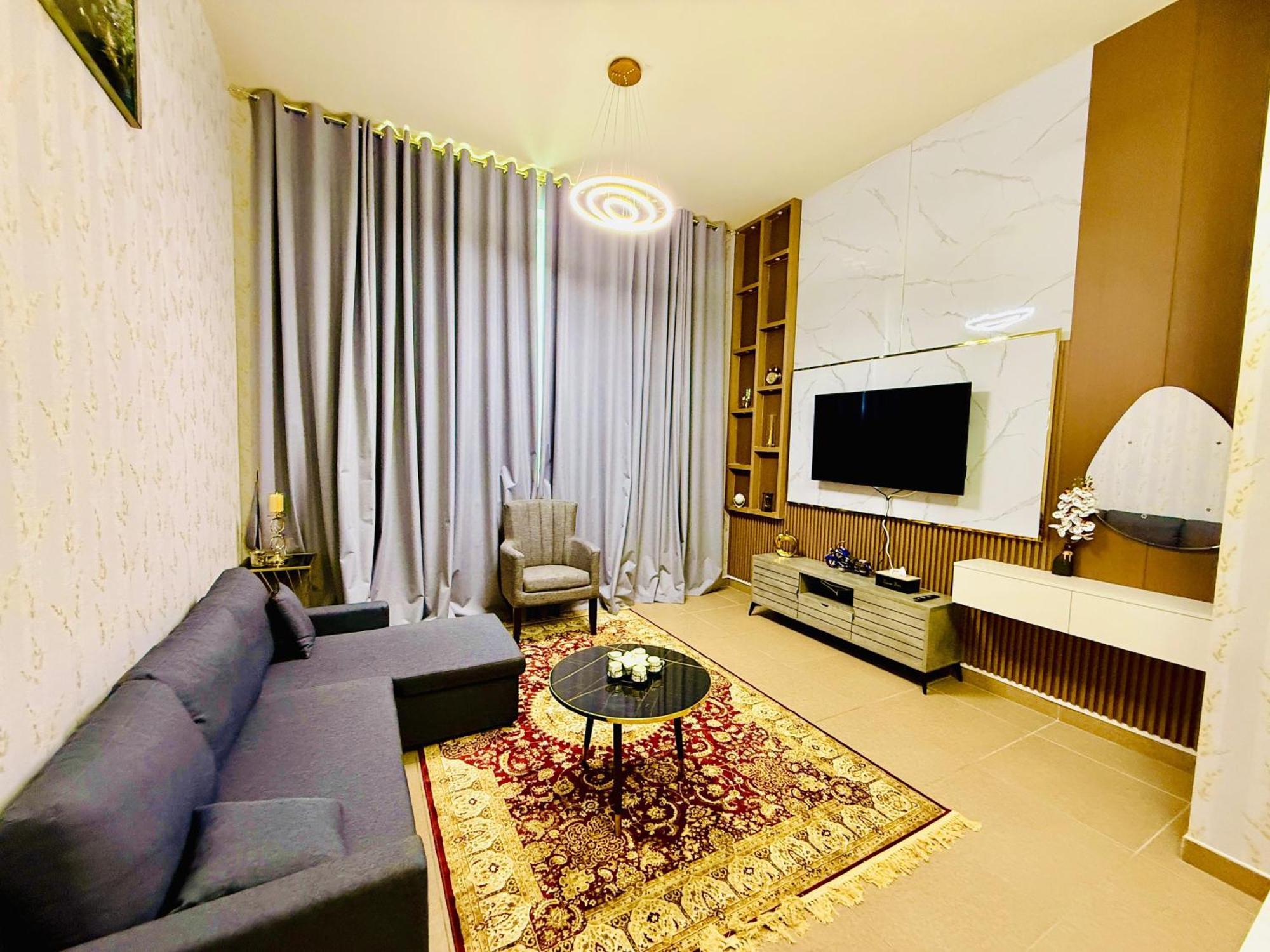 Hm-102amazing Large Fully Furnished 1bhk Apartment