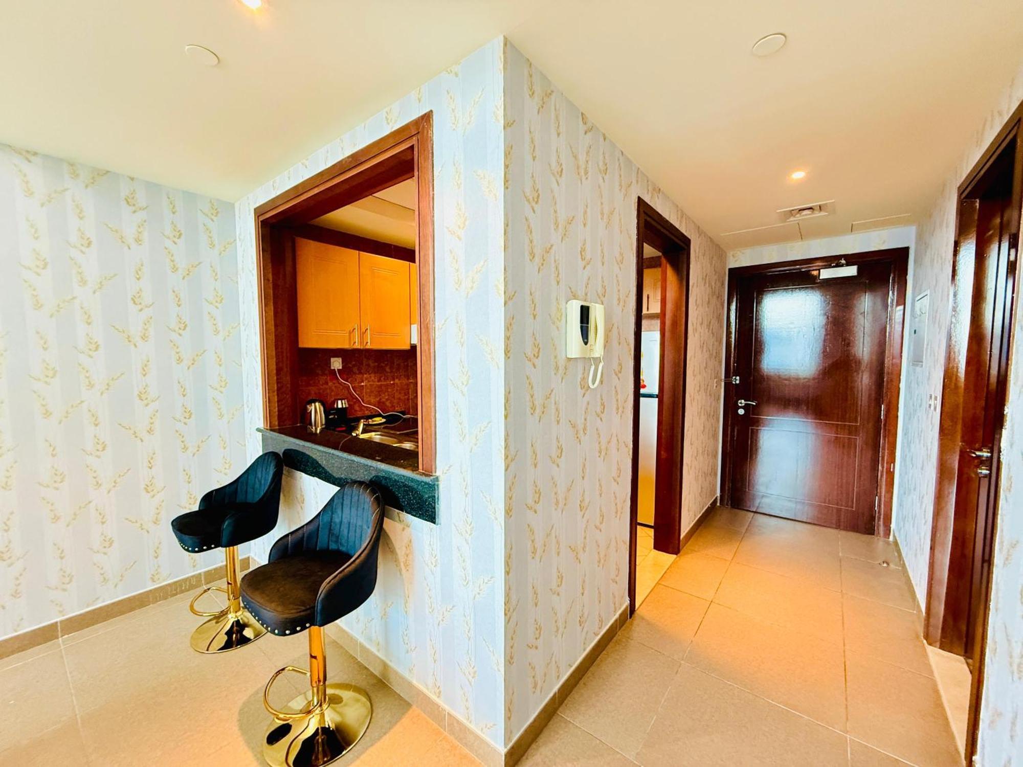 Hm-102amazing Large Fully Furnished 1bhk Dubai