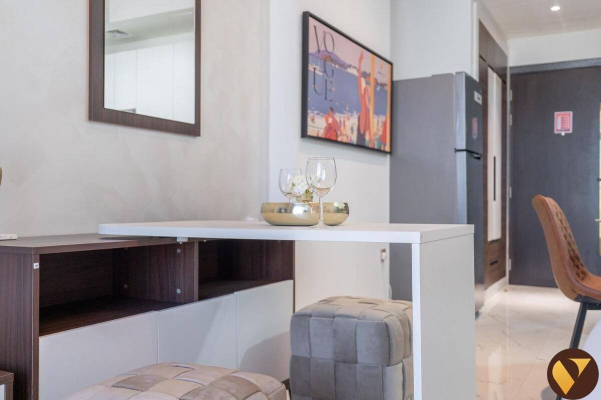 Vogue - Near Miracle Garden And Butterfly Garden Apartment Dubai