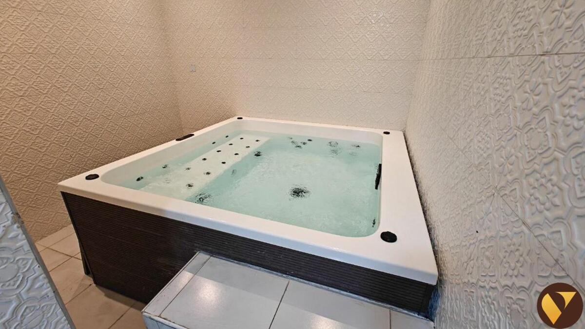 Apartment Vogue - Near Miracle Garden And Butterfly Garden *