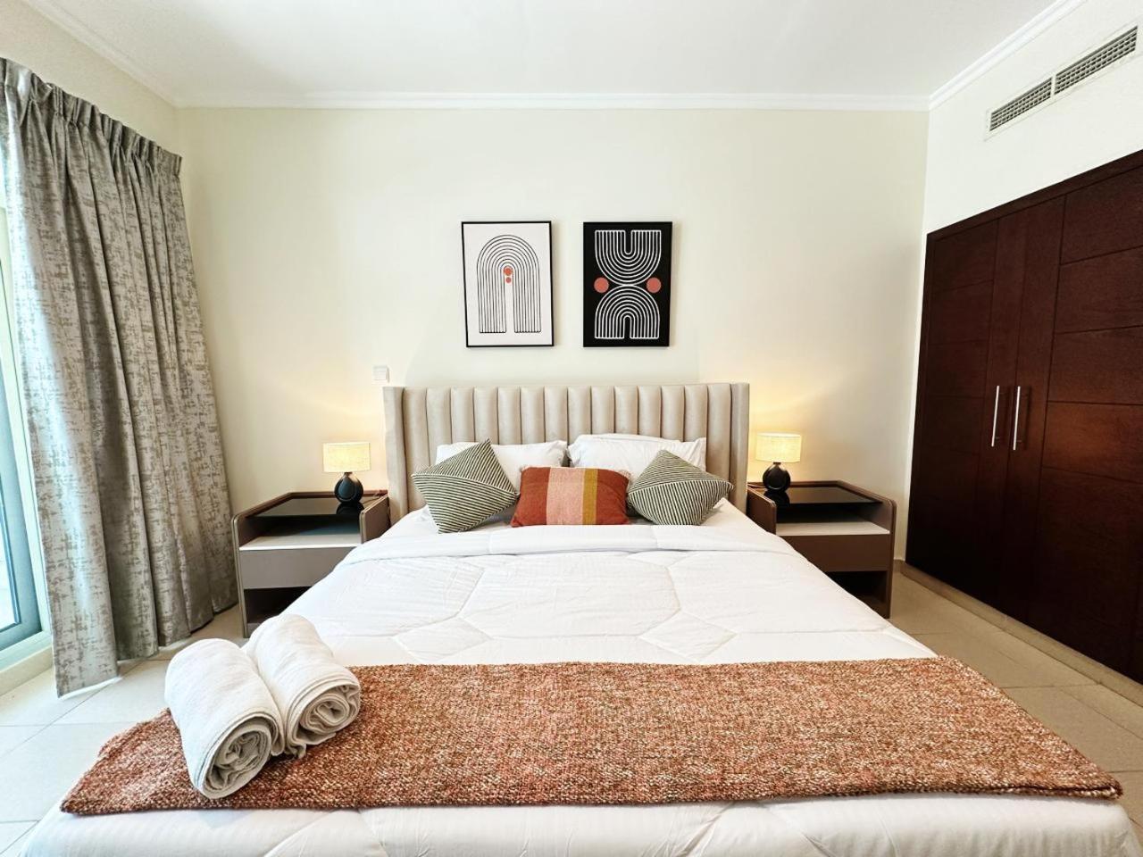 Step Into Sophistication - Stylish 1-br In Downtown By Petals Homes Apartment