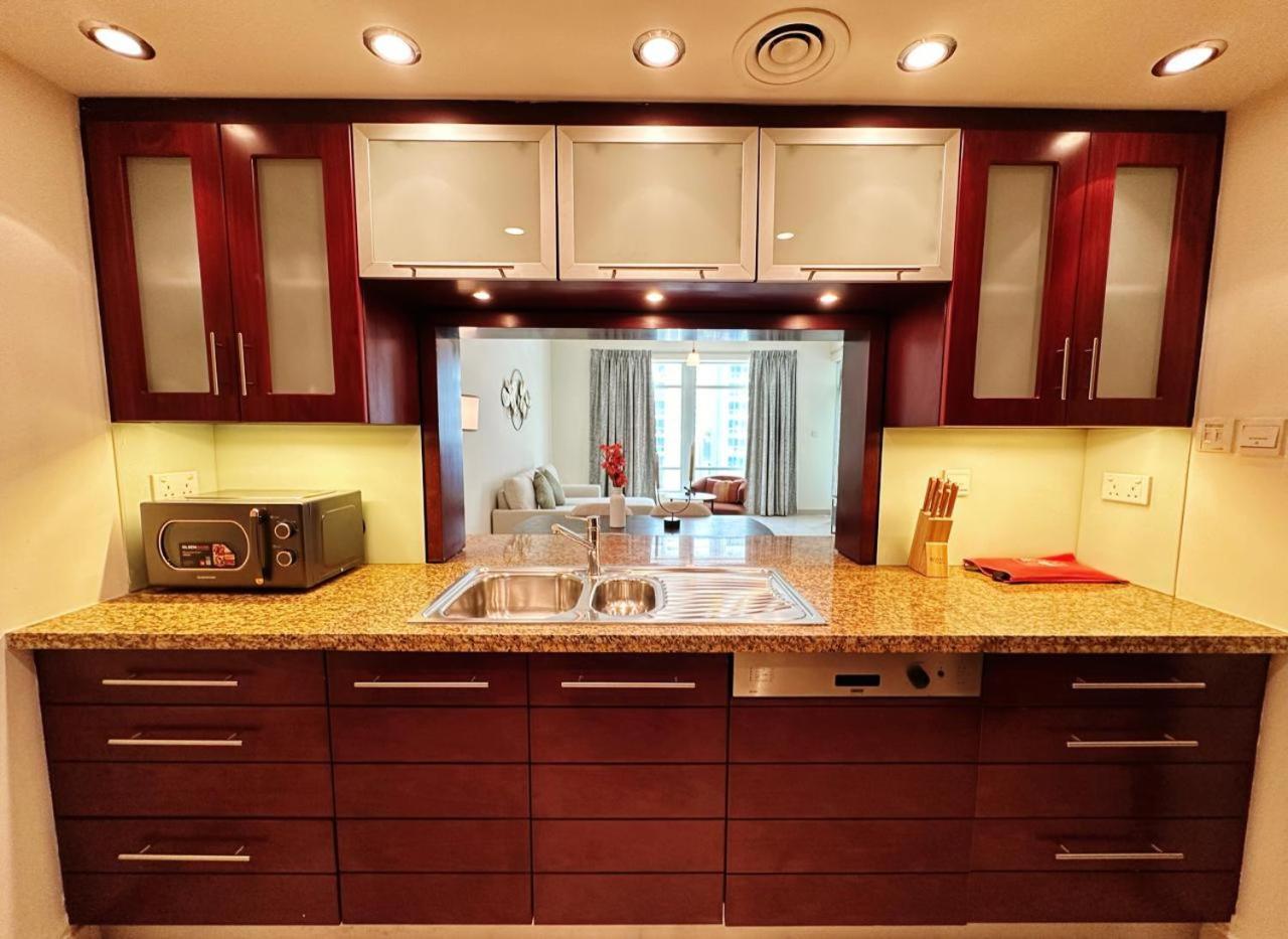 Step Into Sophistication - Stylish 1-br In Downtown By Petals Homes Apartment