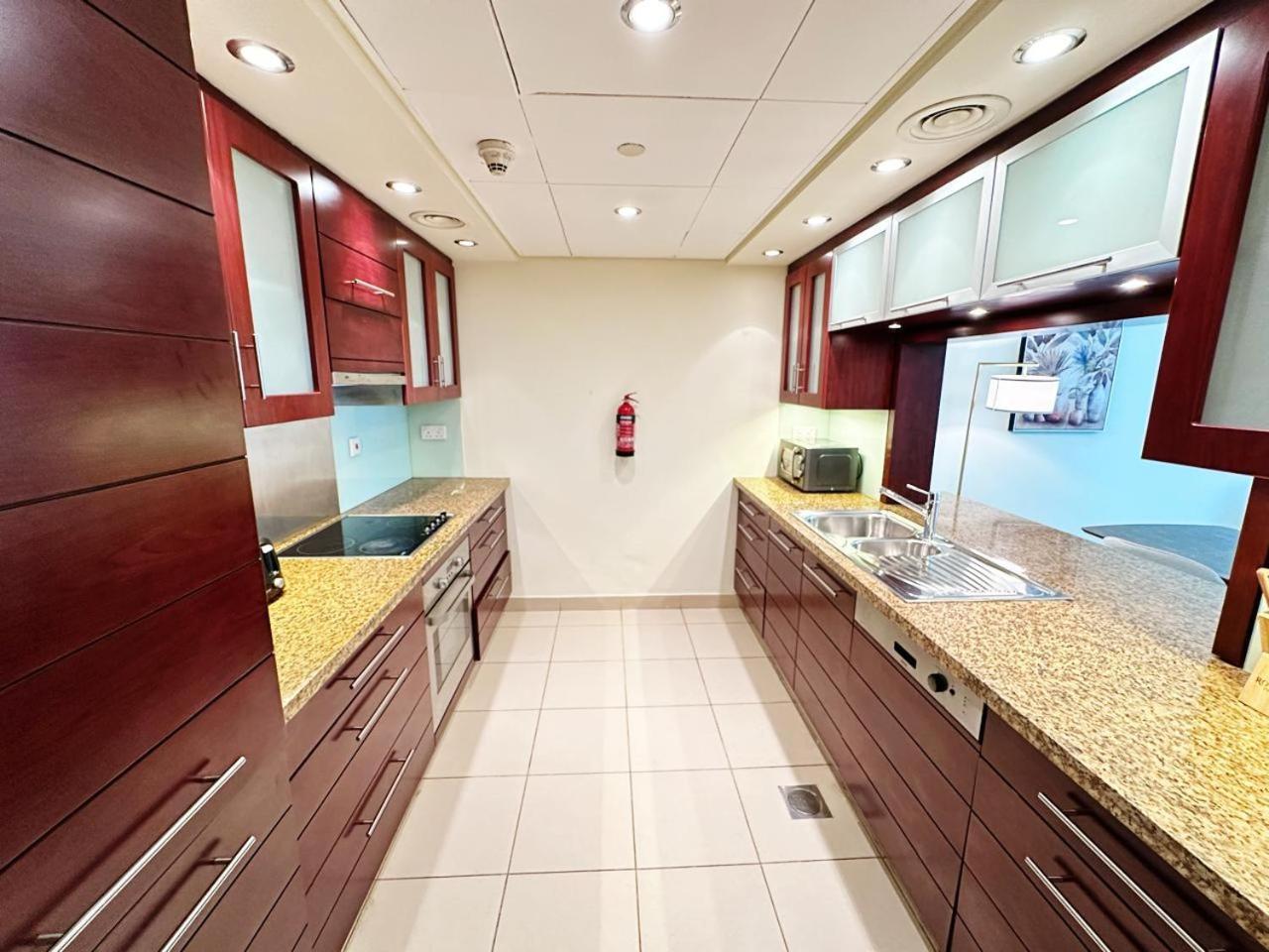 Apartment Step Into Sophistication - Stylish 1-br In Downtown By Petals Homes *