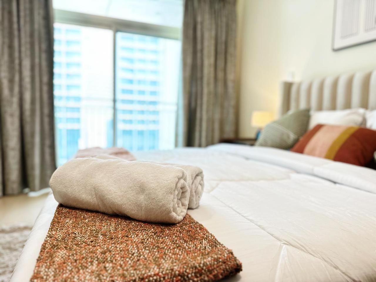 Step Into Sophistication - Stylish 1-br In Downtown By Petals Homes Apartment *