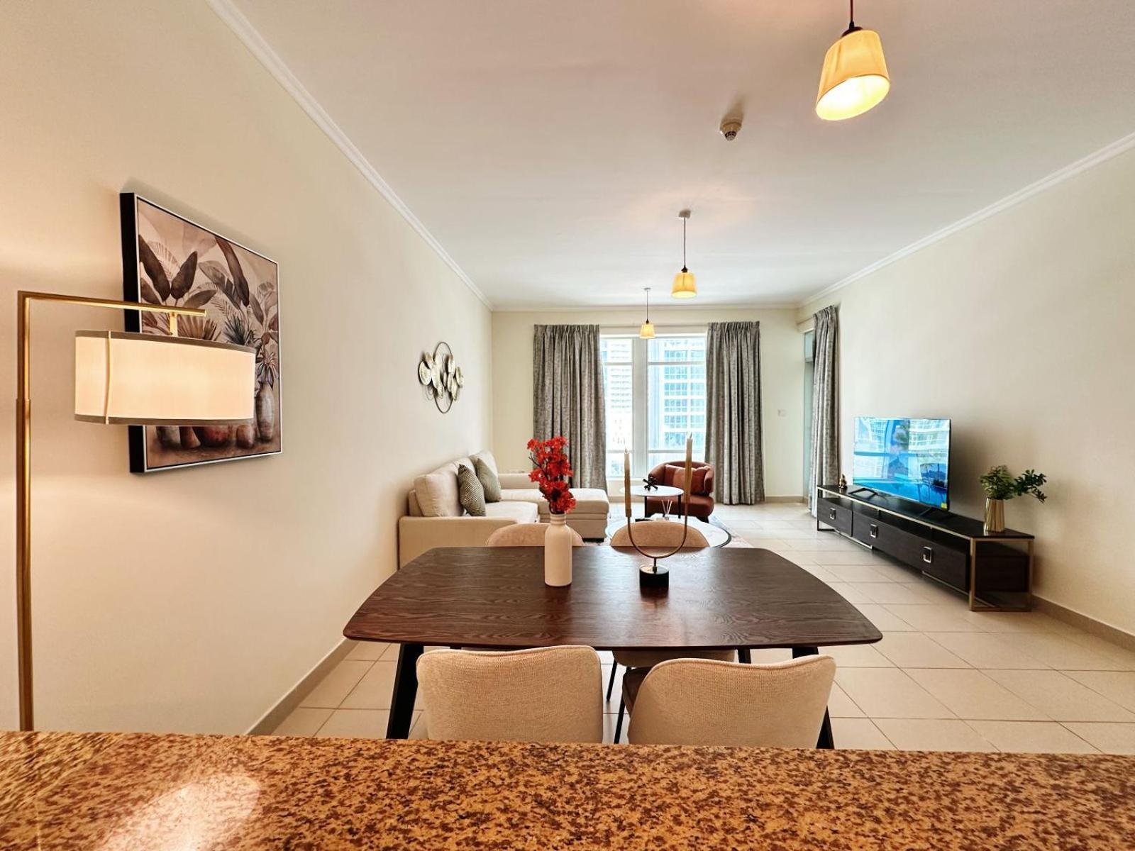 Step Into Sophistication - Stylish 1-br In Downtown By Petals Homes *