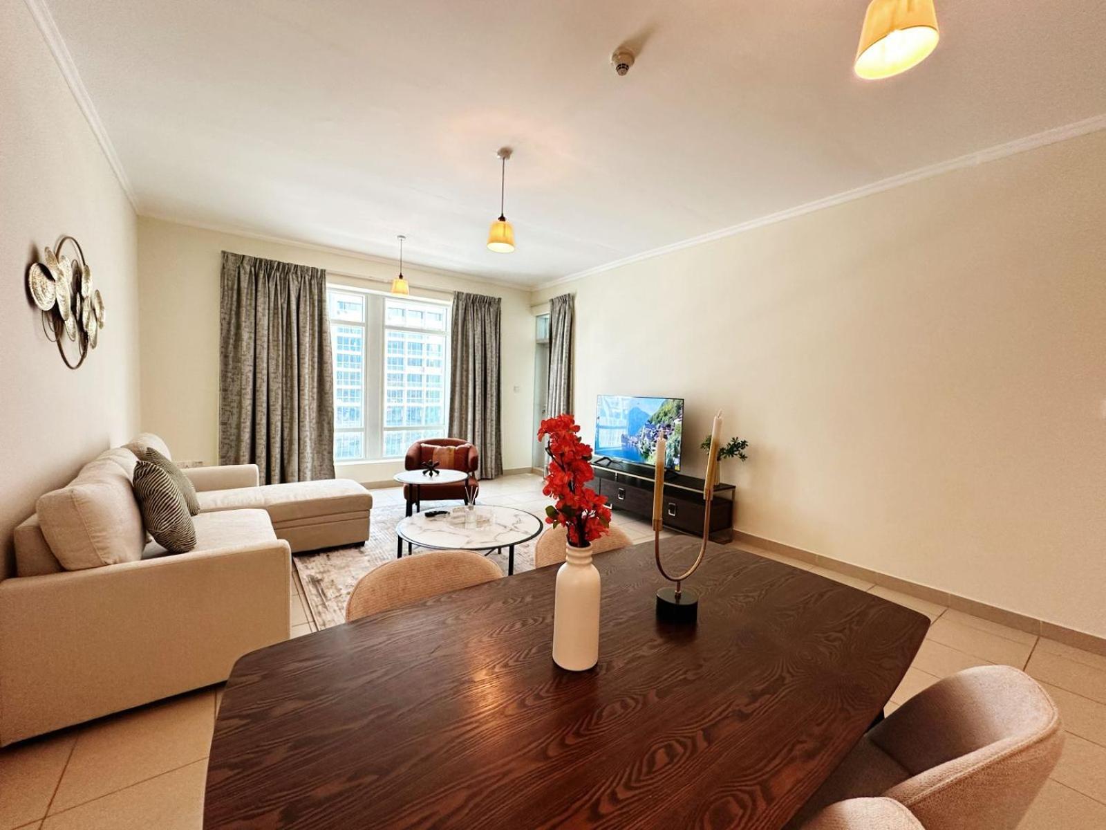 Step Into Sophistication - Stylish 1-br In Downtown By Petals Homes Apartment