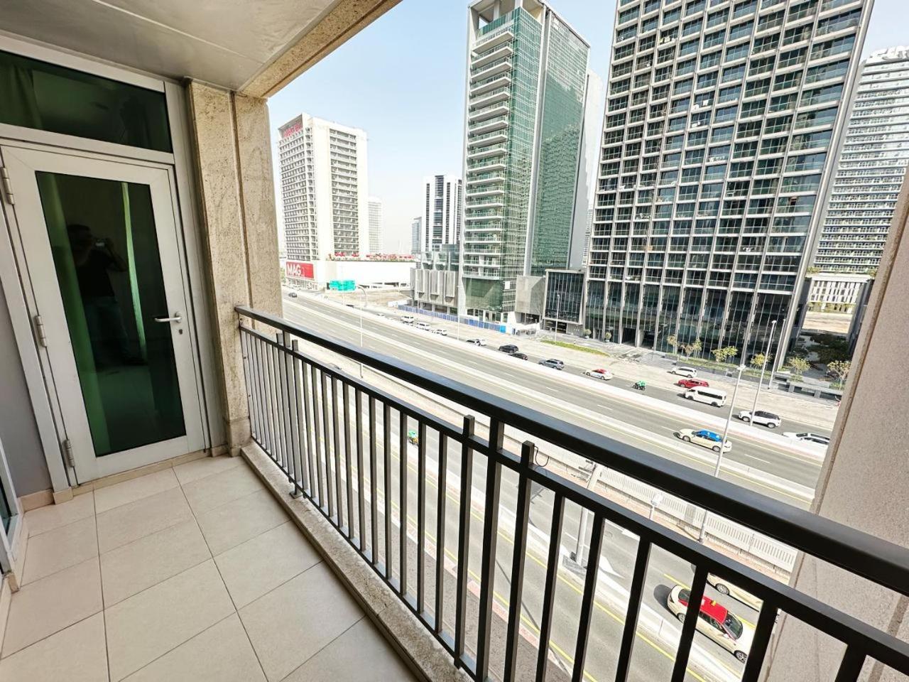 Step Into Sophistication - Stylish 1-br In Downtown By Petals Homes Apartment *