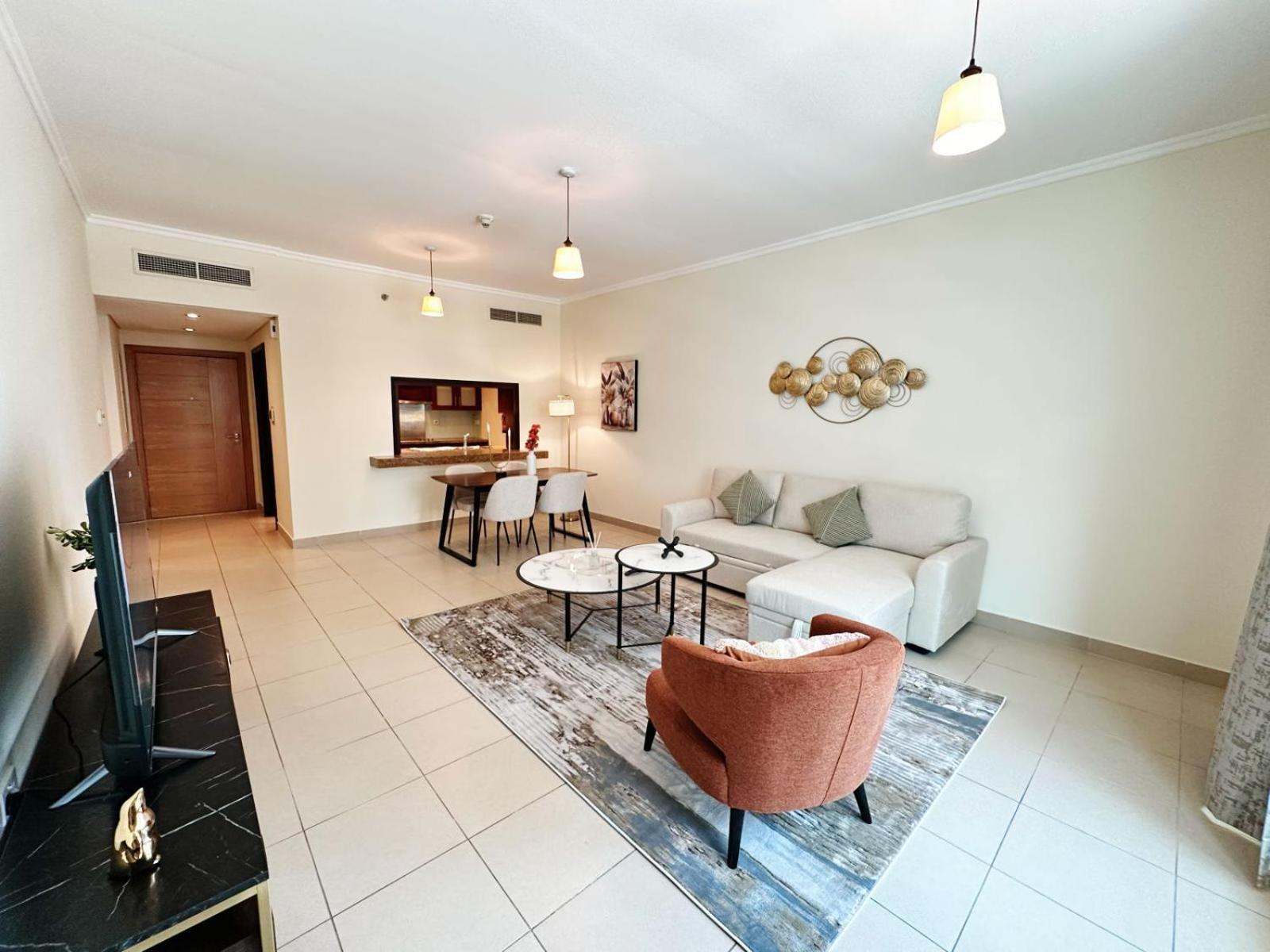 Apartment Step Into Sophistication - Stylish 1-br In Downtown By Petals Homes *