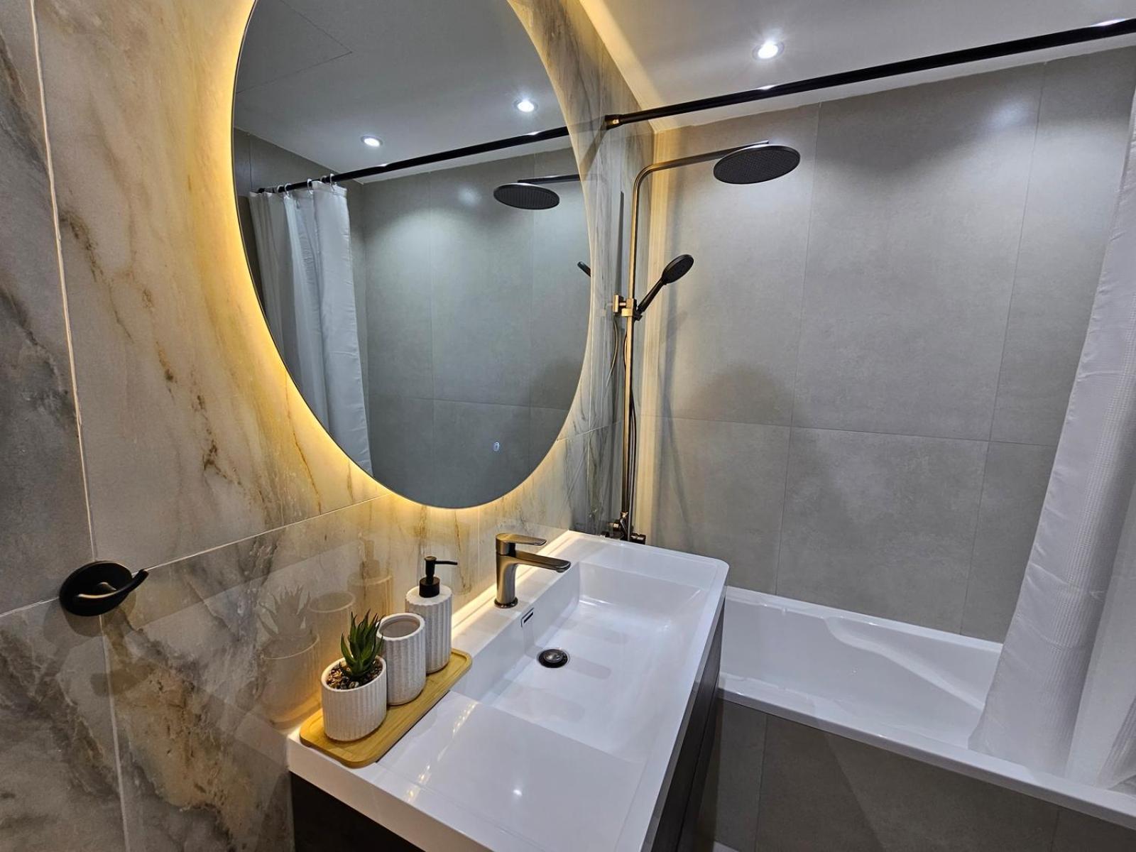 Apartment New Renovated Modern 1 Bedroom Marina *
