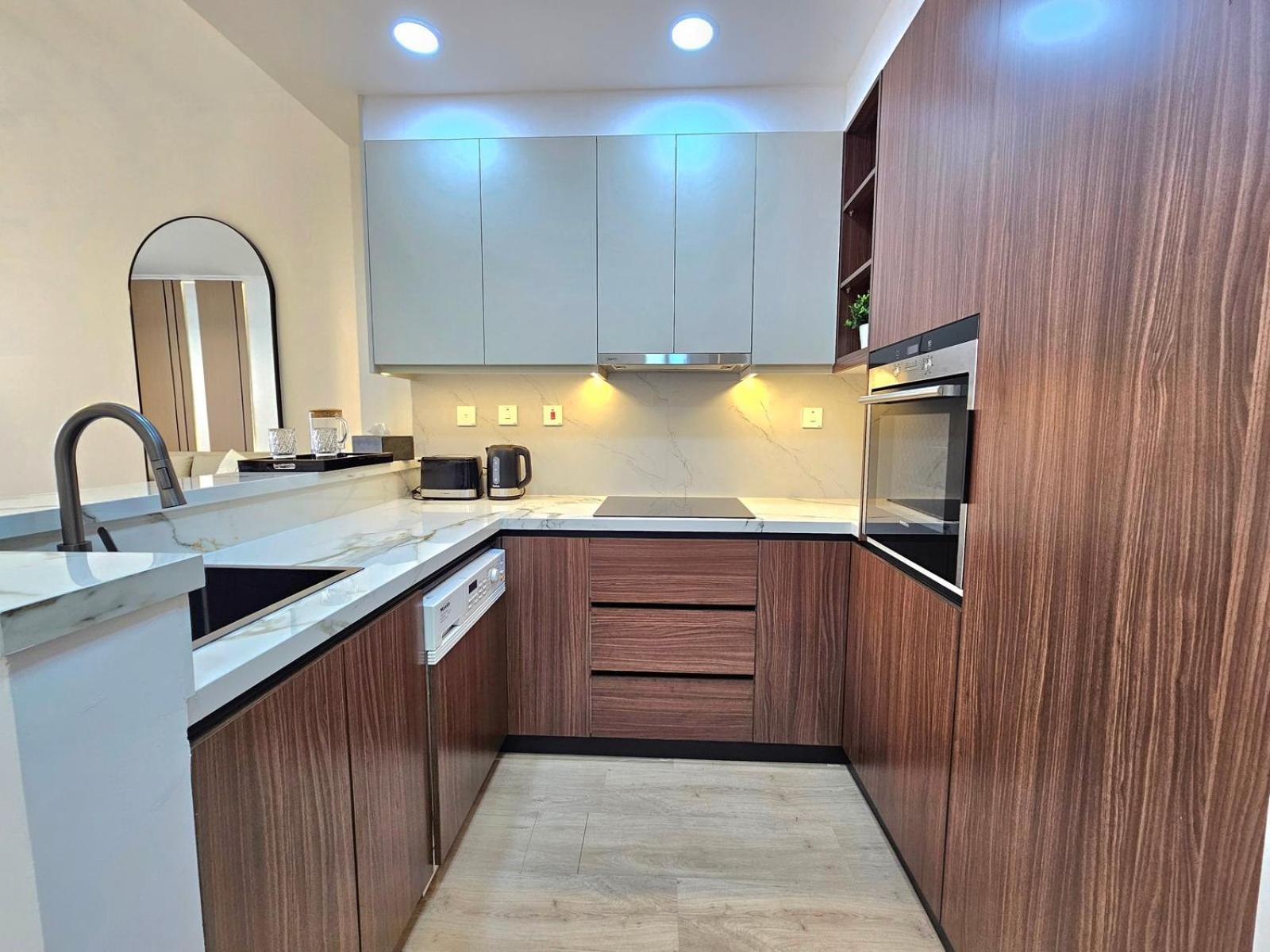 Apartment New Renovated Modern 1 Bedroom Marina Dubai