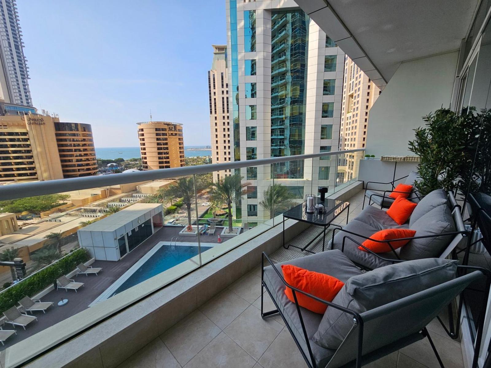 New Renovated Modern 1 Bedroom Marina Apartment Dubai