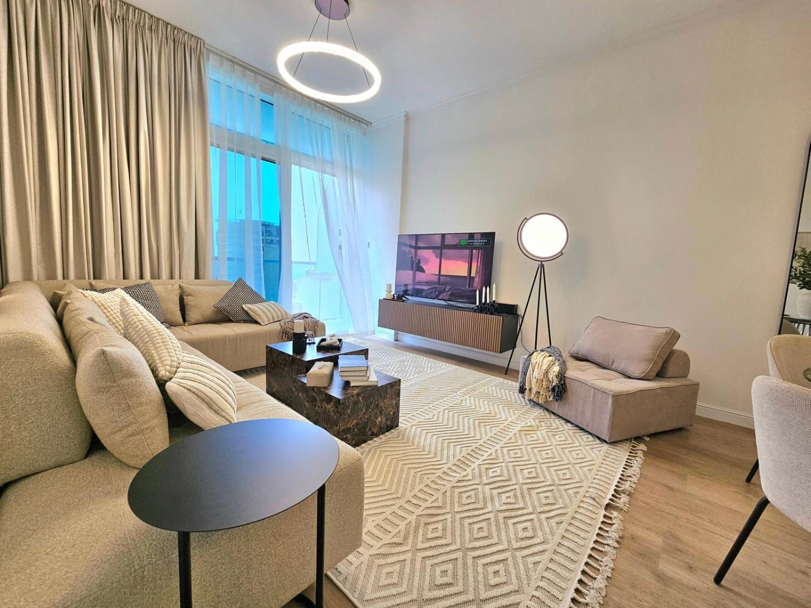 New Renovated Modern 1 Bedroom Marina