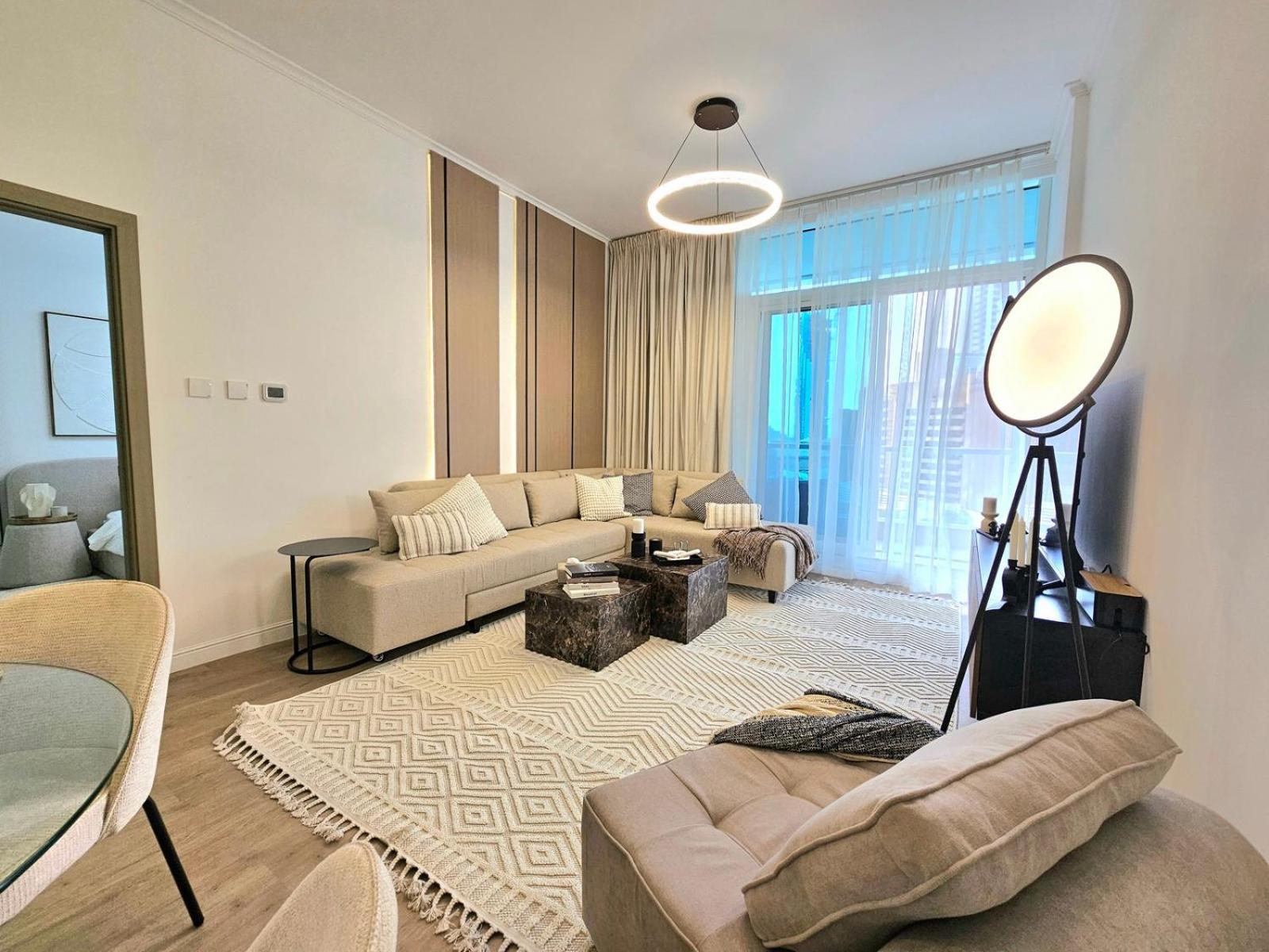 New Renovated Modern 1 Bedroom Marina Apartment Dubai