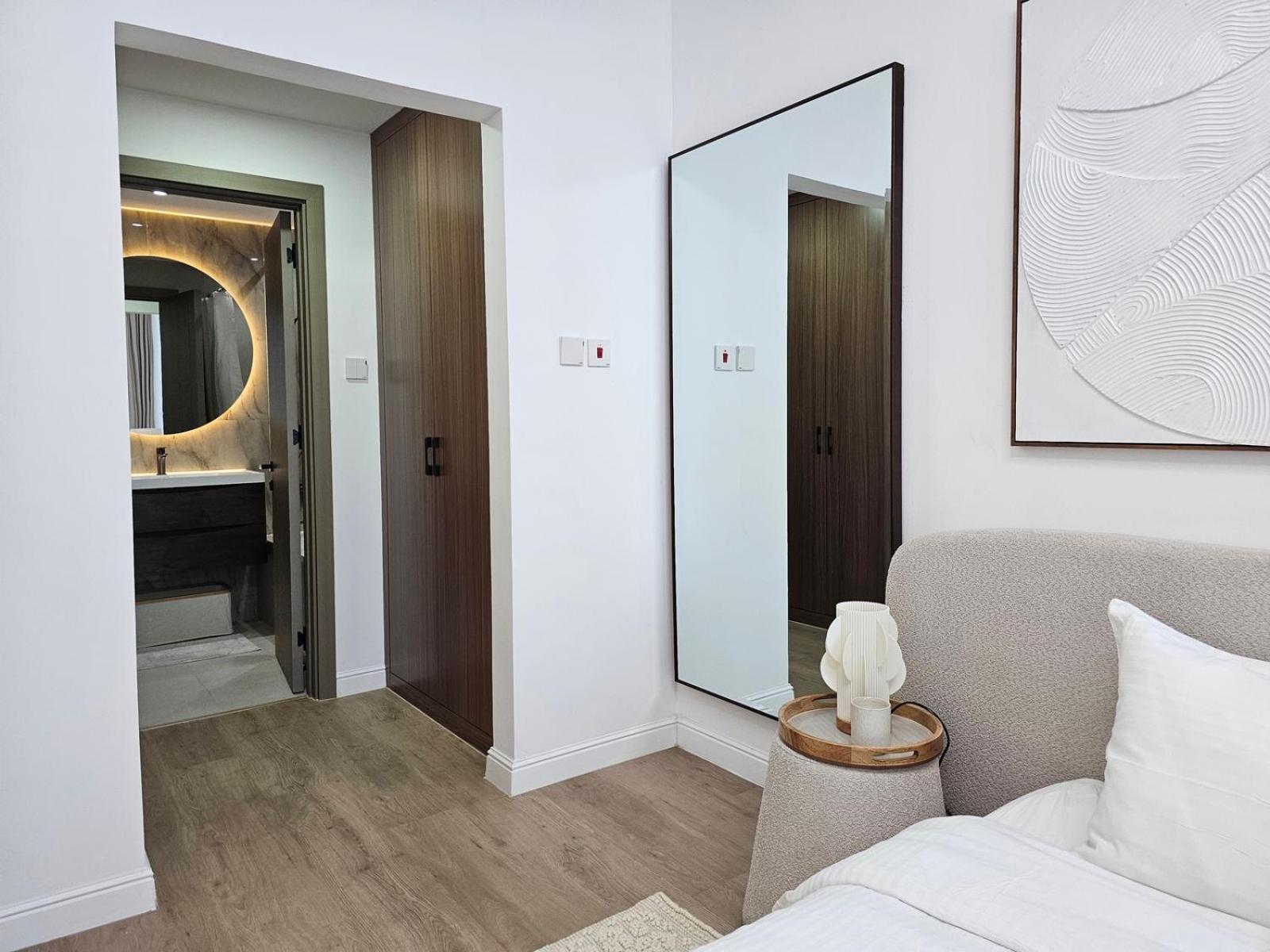 Apartment New Renovated Modern 1 Bedroom Marina Dubai