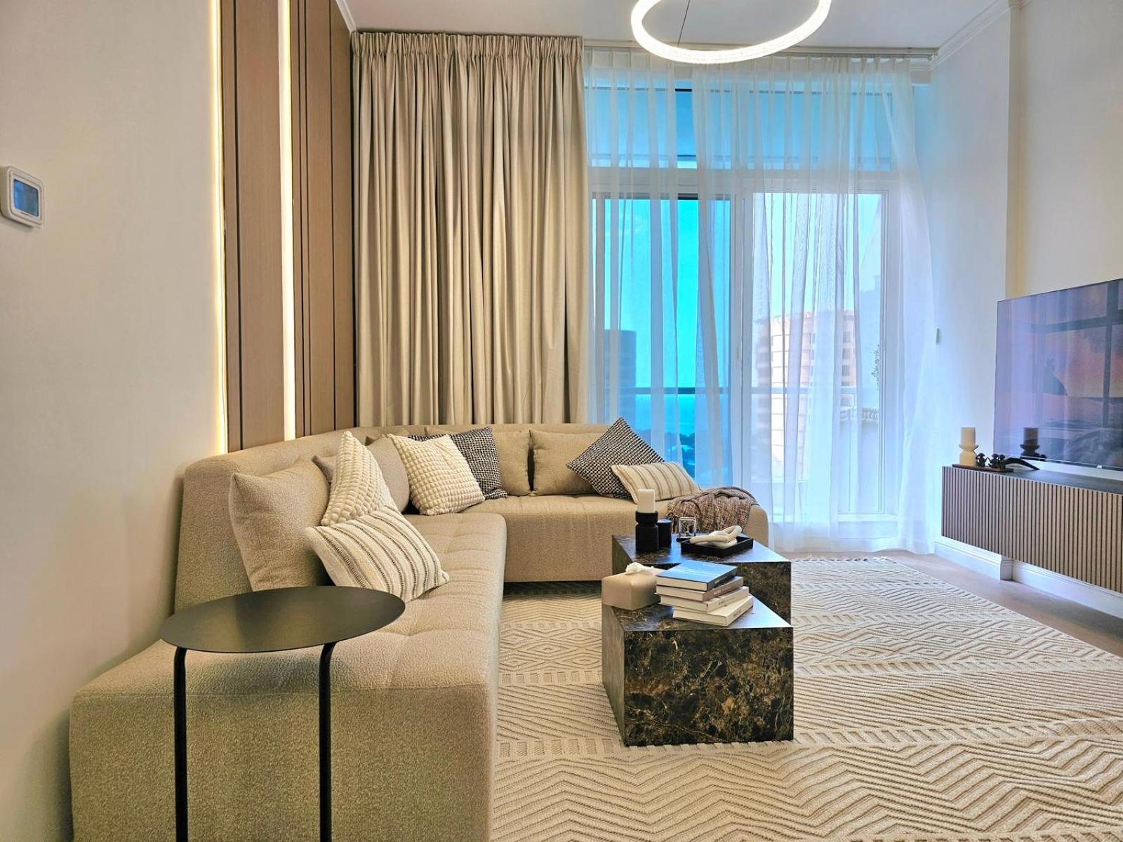 New Renovated Modern 1 Bedroom Marina