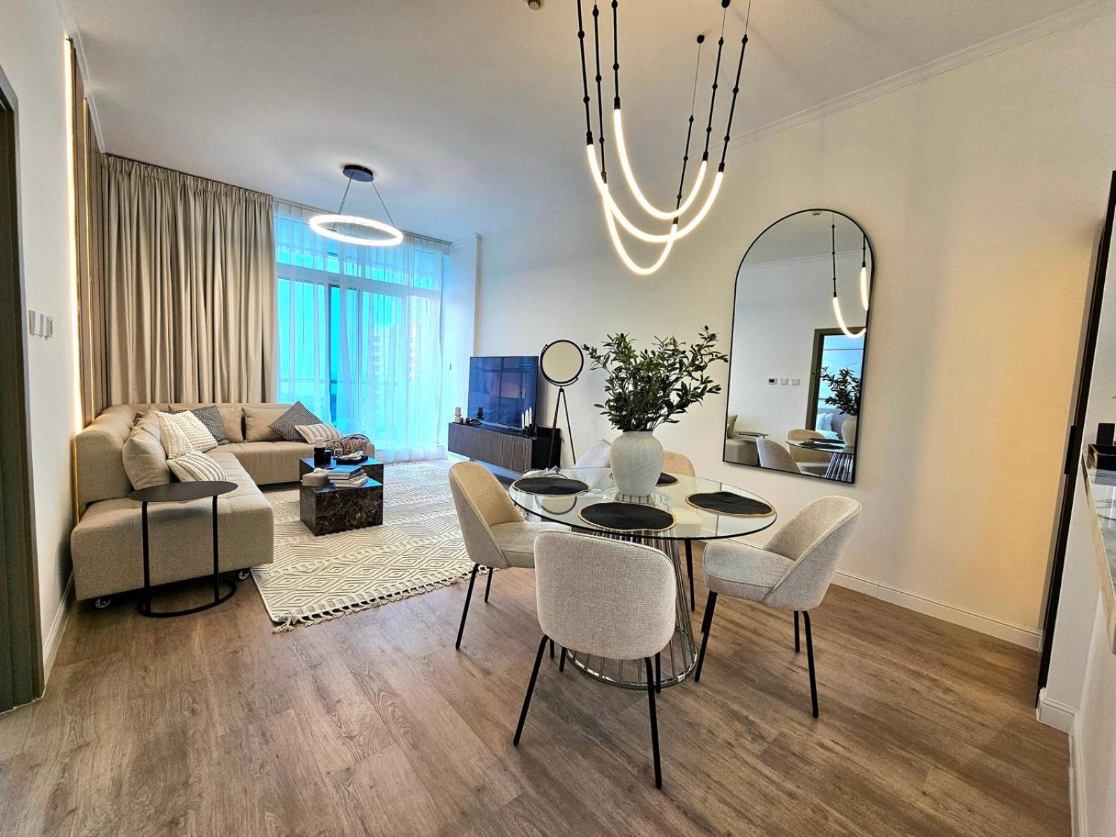 New Renovated Modern 1 Bedroom Marina *