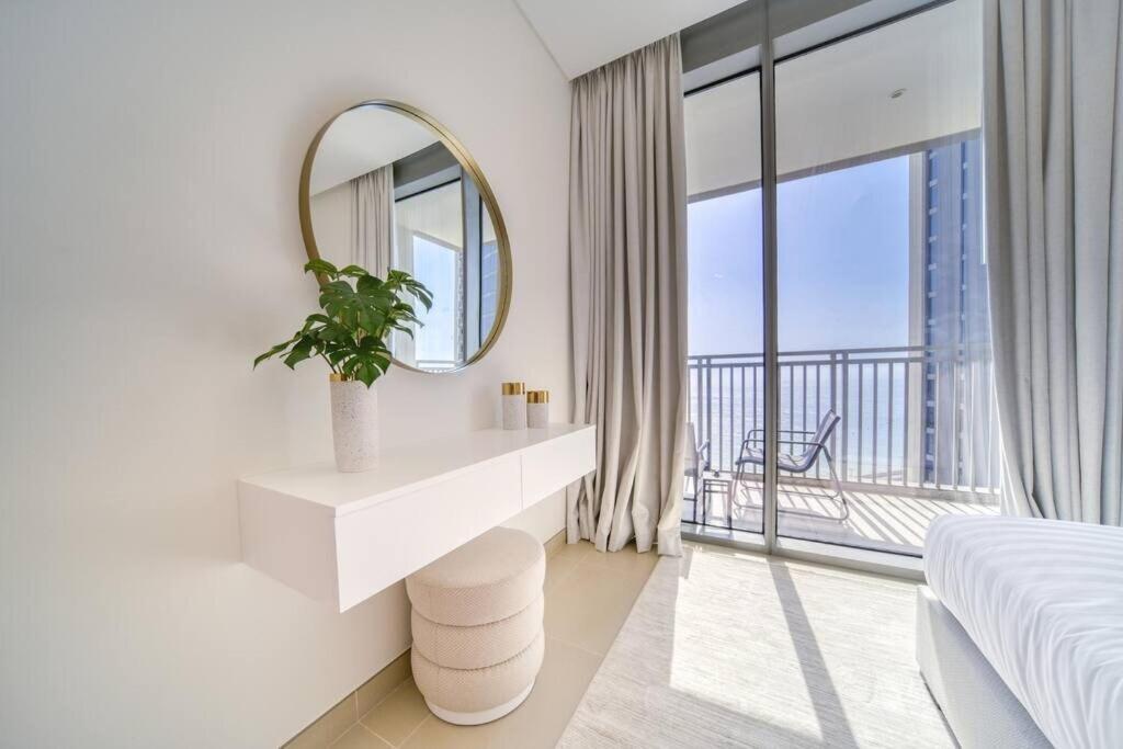 Luxury 2 Bed With Bluewater Views & Infinity Pool Apartment Dubai