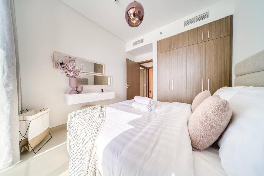 Luxury 2 Bed With Bluewater Views & Infinity Pool Dubai