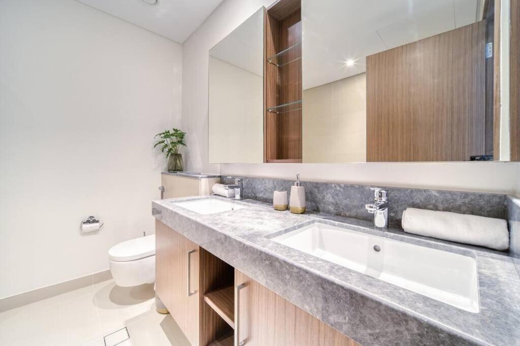 Luxury 2 Bed With Bluewater Views & Infinity Pool Apartment