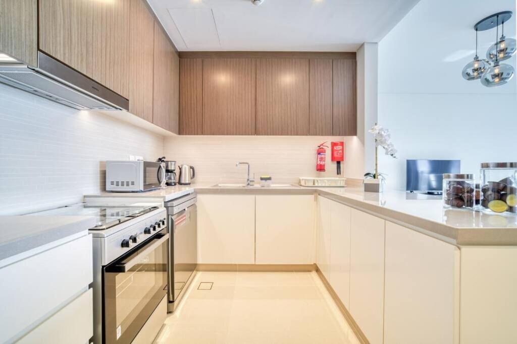Luxury 2 Bed With Bluewater Views & Infinity Pool Dubai